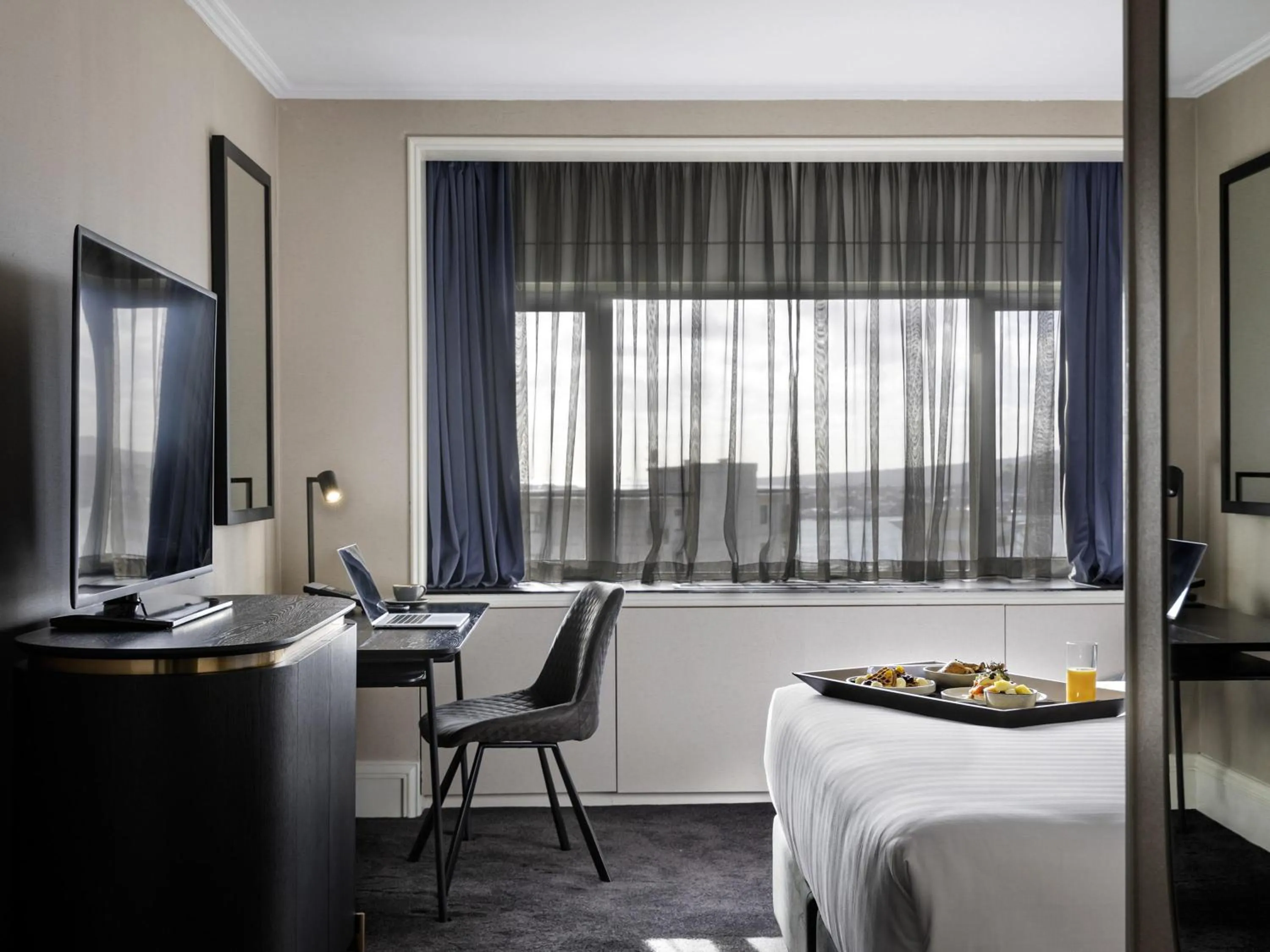 Deluxe King Room in Pullman Auckland Hotel & Apartments
