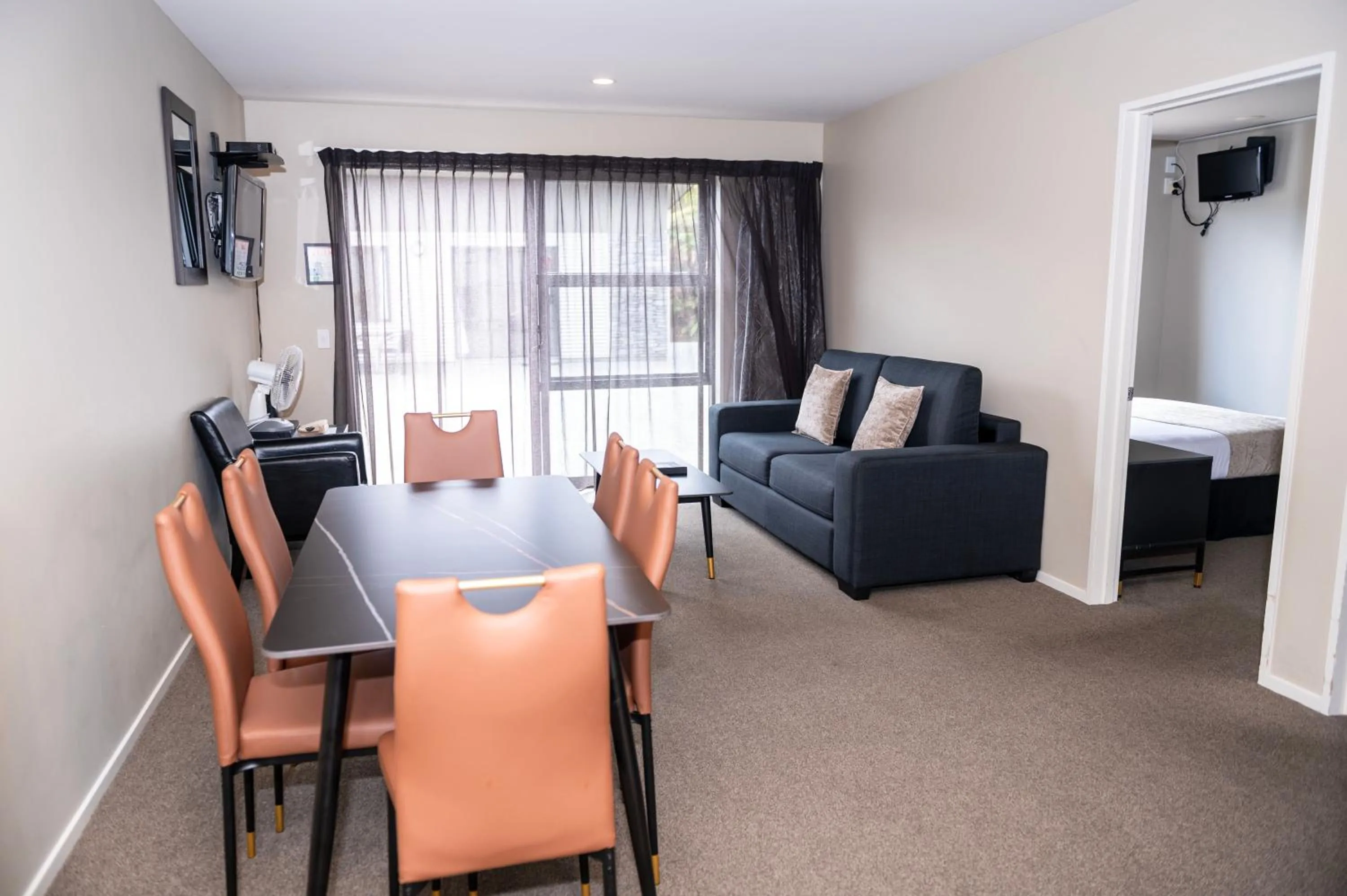 Two-Bedroom Apartment in 58 On Cron Motel