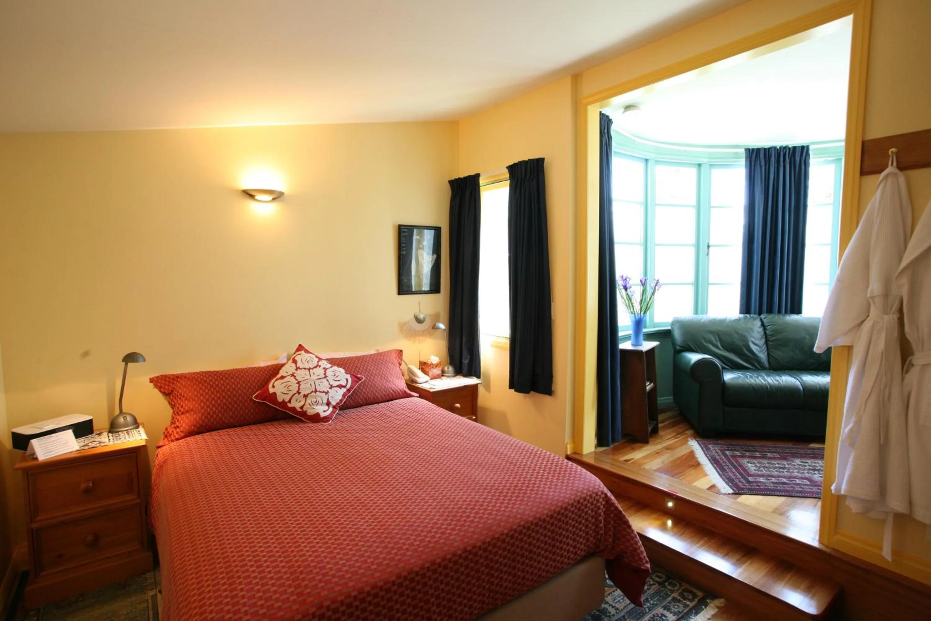 Courtyard Queen Studio in The Great Ponsonby Arthotel