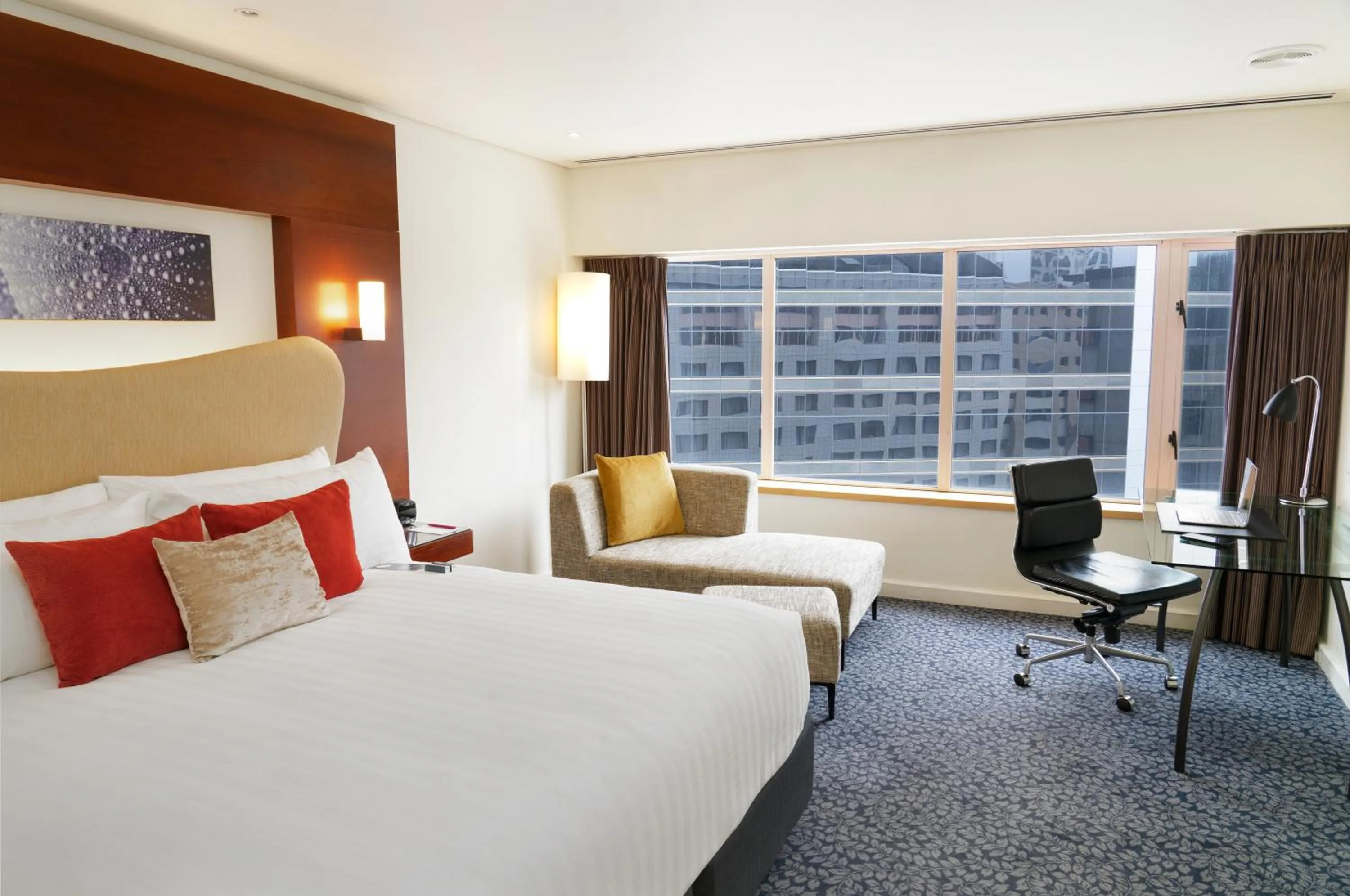 Standard King Room with City View in Crowne Plaza Auckland by IHG
