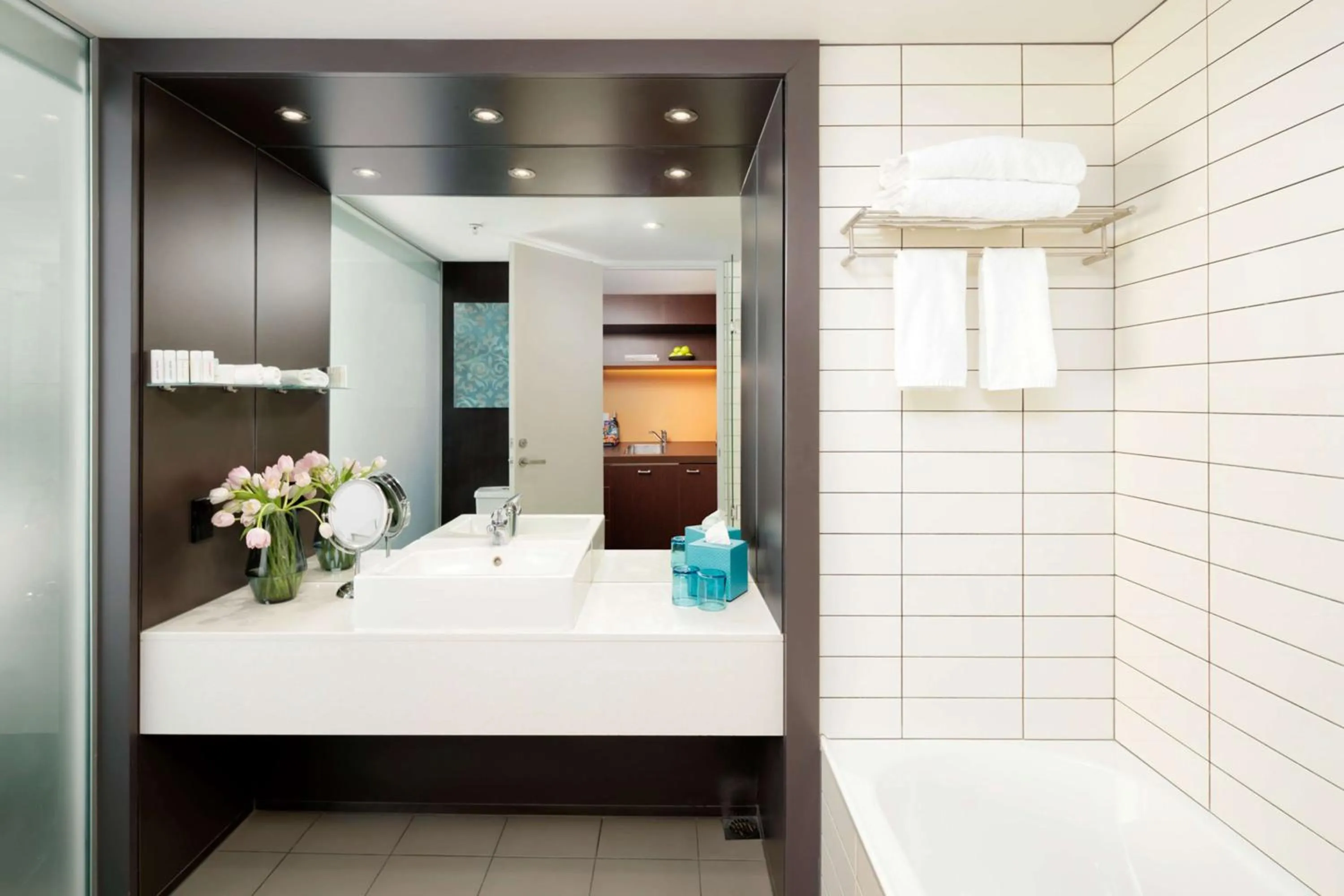 Twin Room with City View in Rydges Wellington