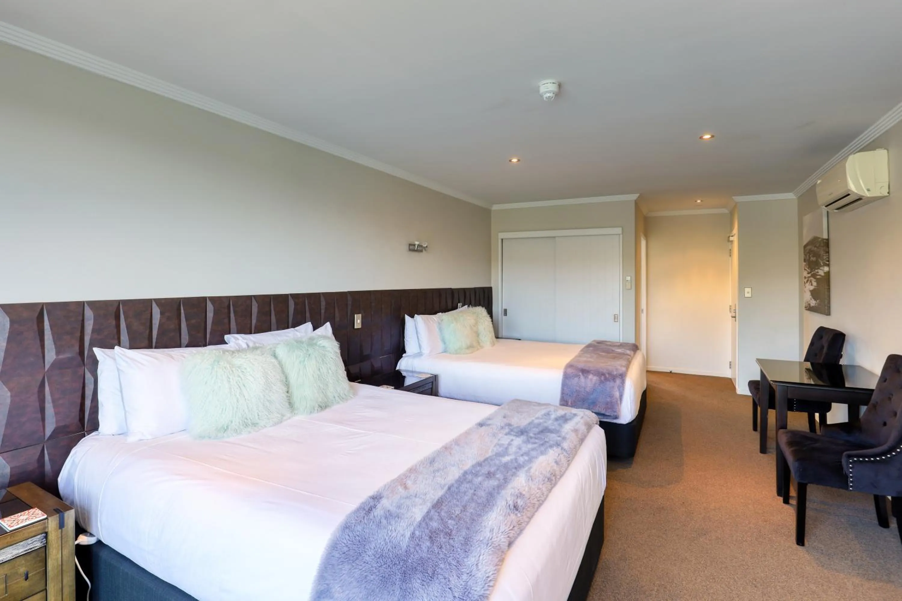 Twin Studio - Upper Level in Marsden Lake Resort Central Otago