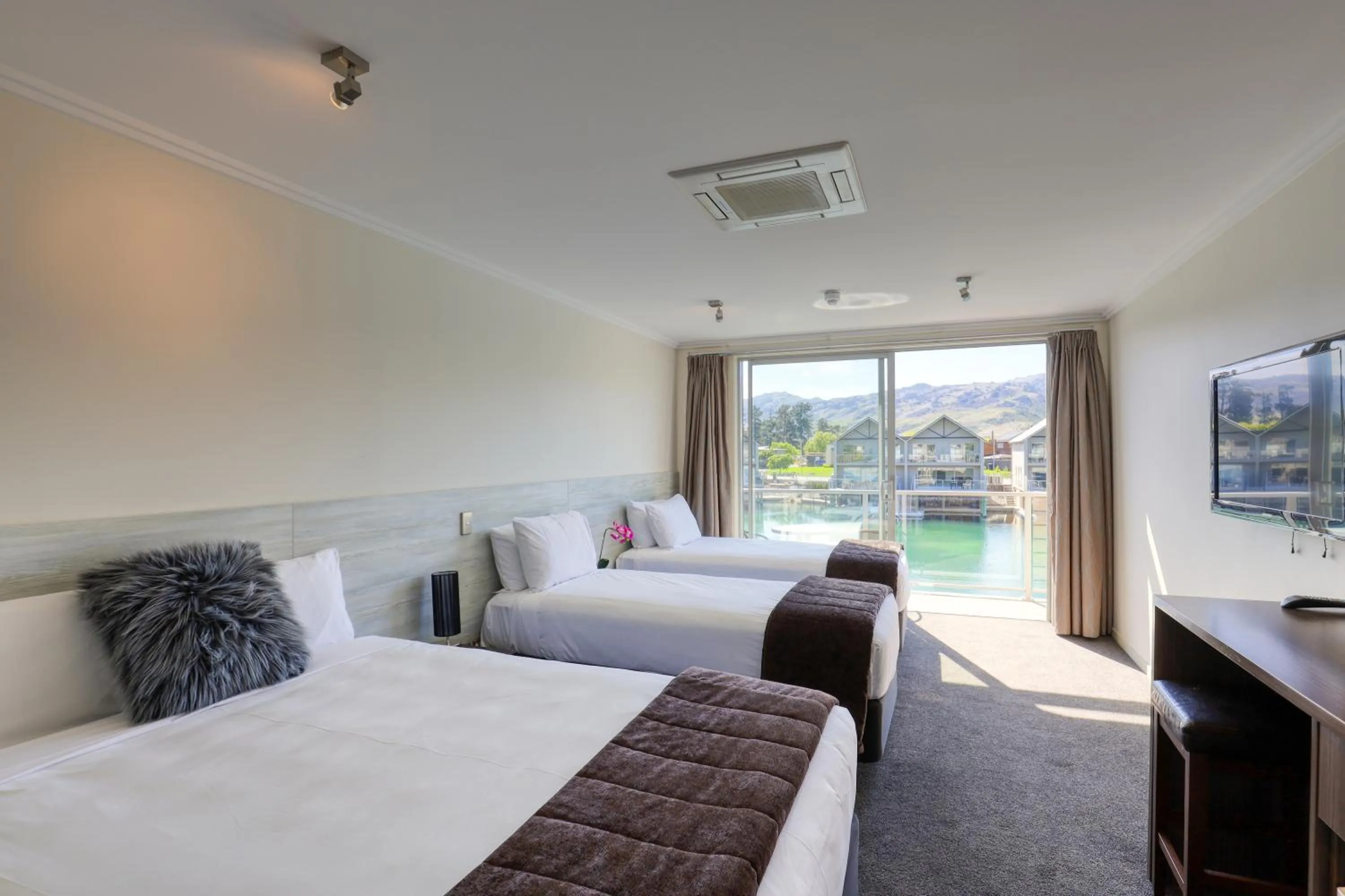 Triple Room in Marsden Lake Resort Central Otago