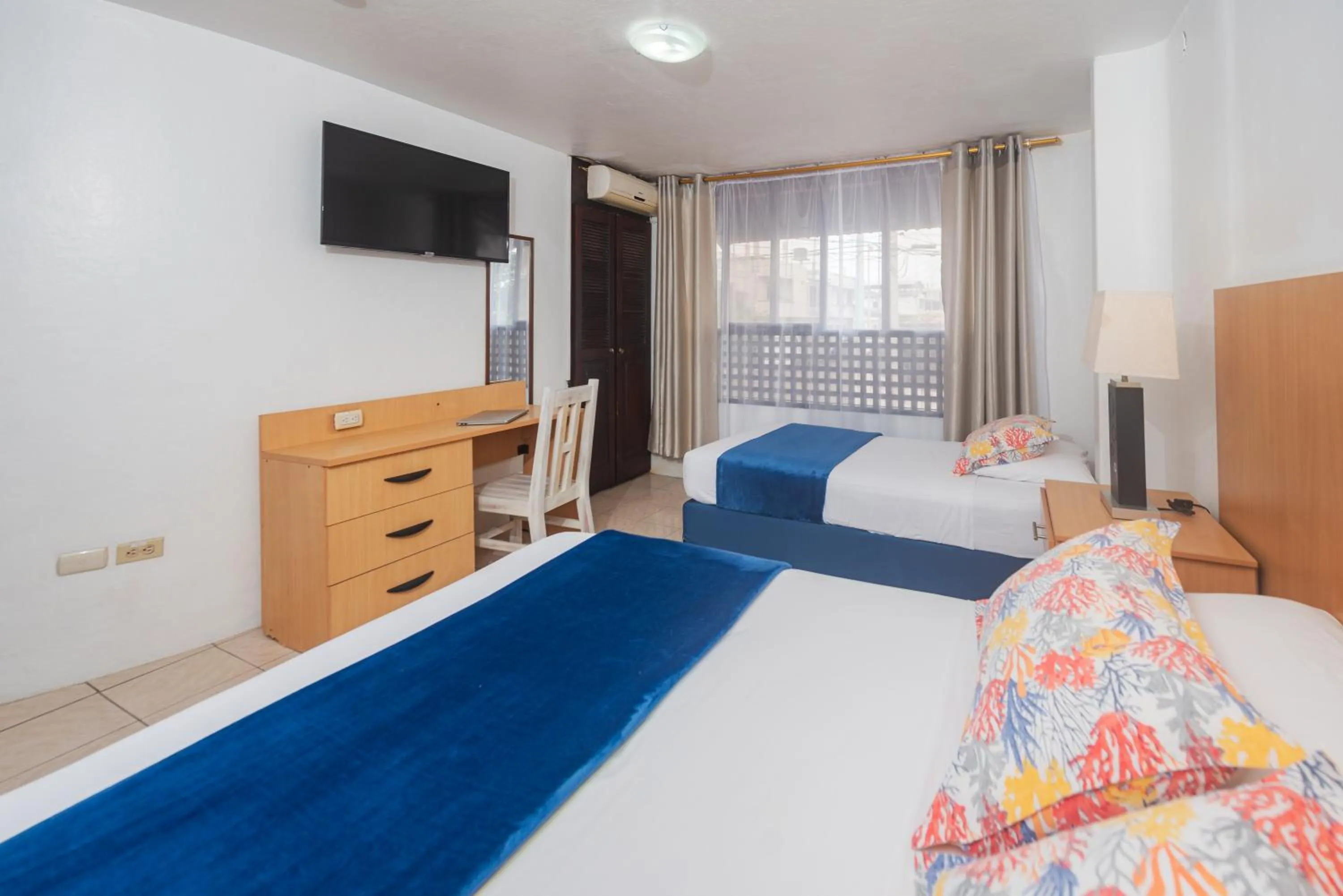 Triple Room with City View in Hostal North Seymour