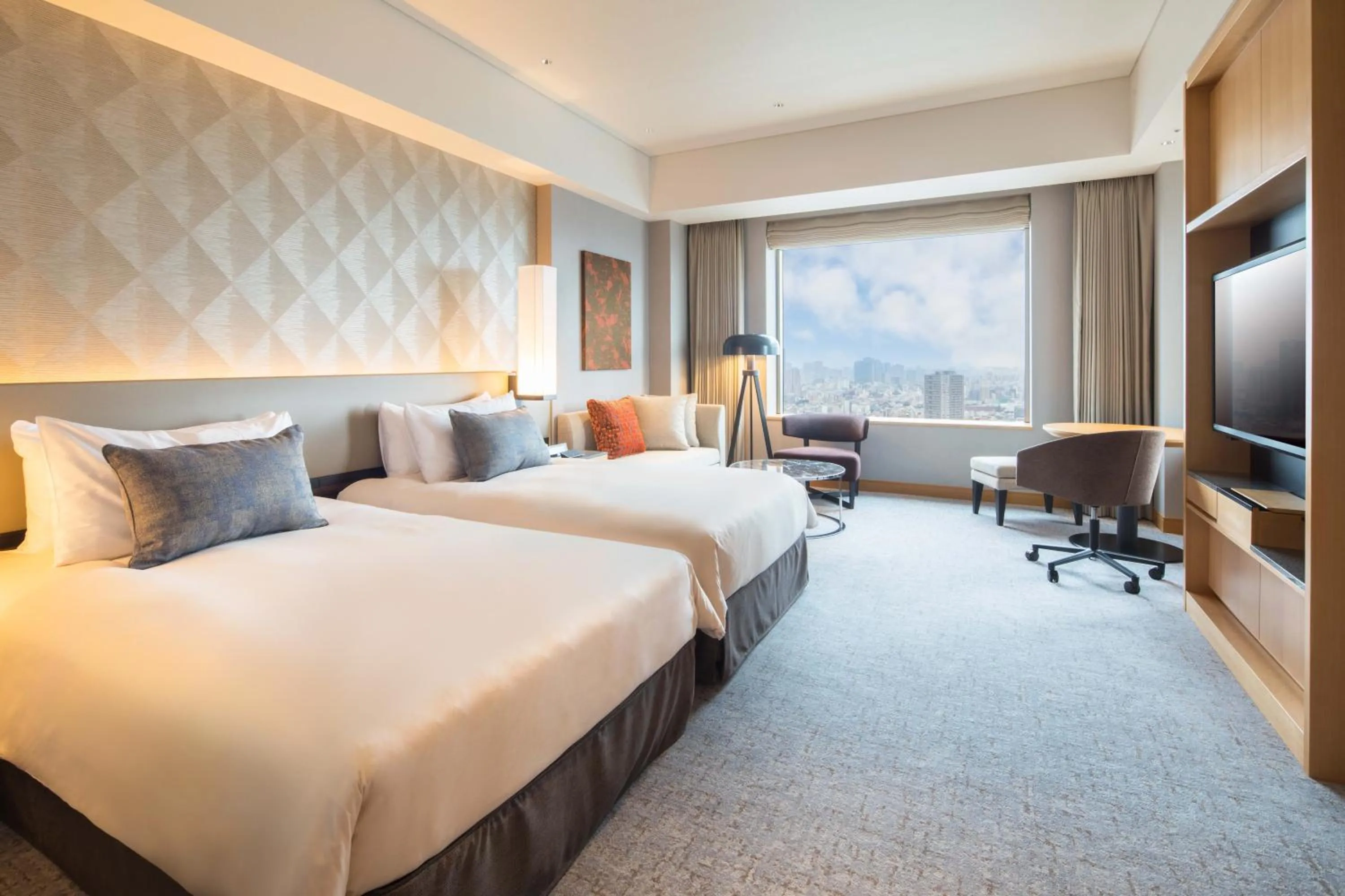 Corner Twin Room - Executive Floor - Non-Smoking in Cerulean Tower Tokyu Hotel, A Pan Pacific Partner Hotel