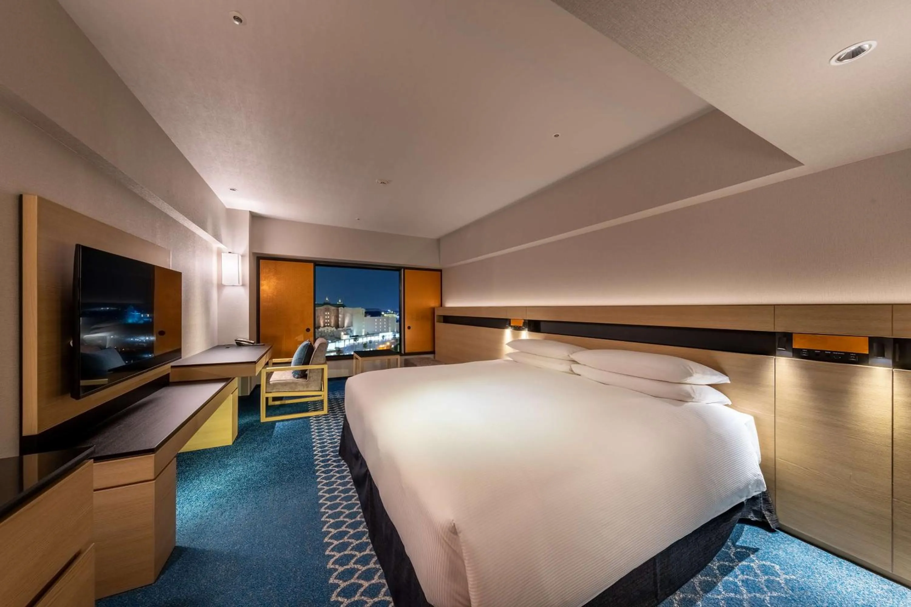 Deluxe King Room with Park View in Hilton Tokyo Bay