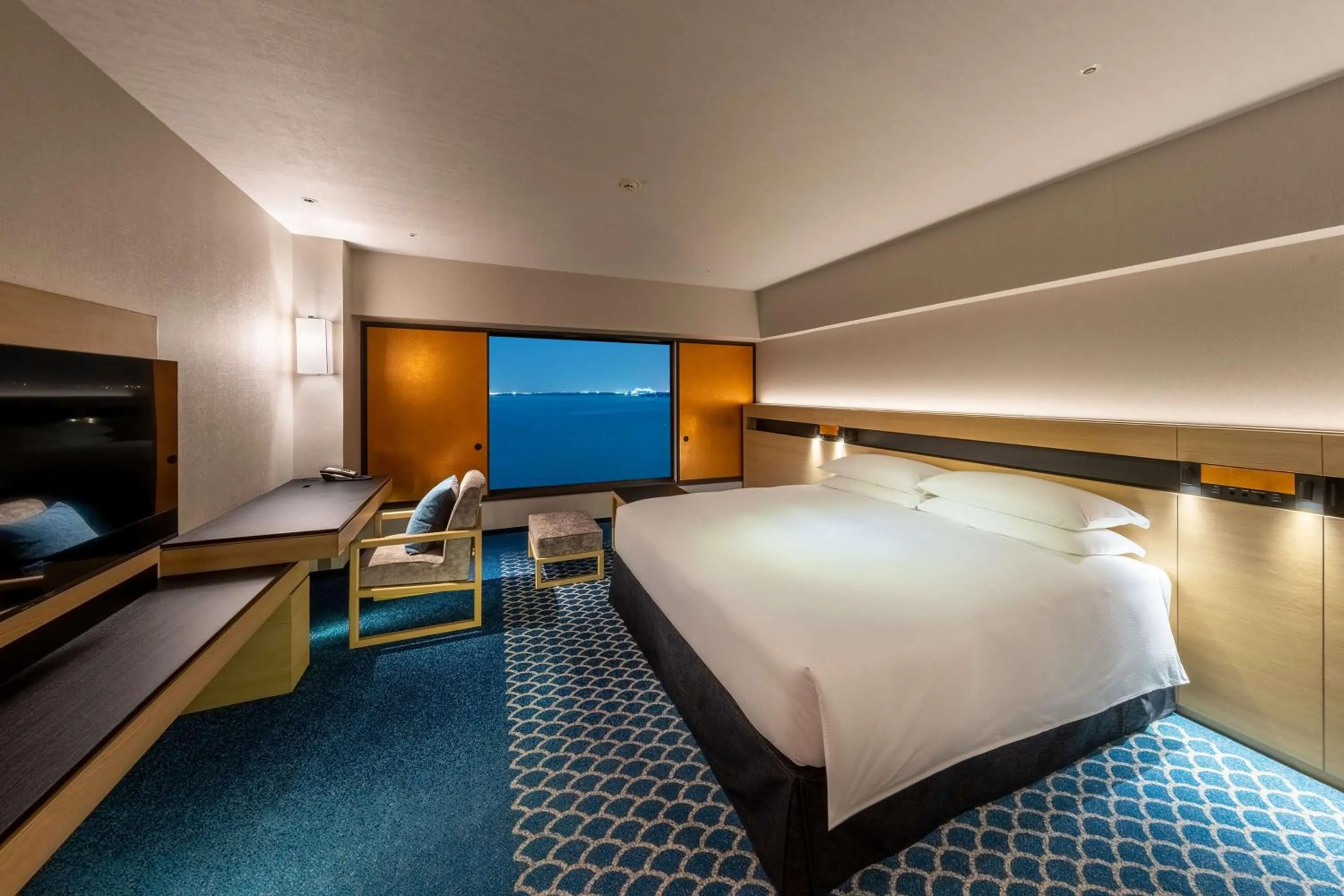 Deluxe King Room with Ocean View in Hilton Tokyo Bay