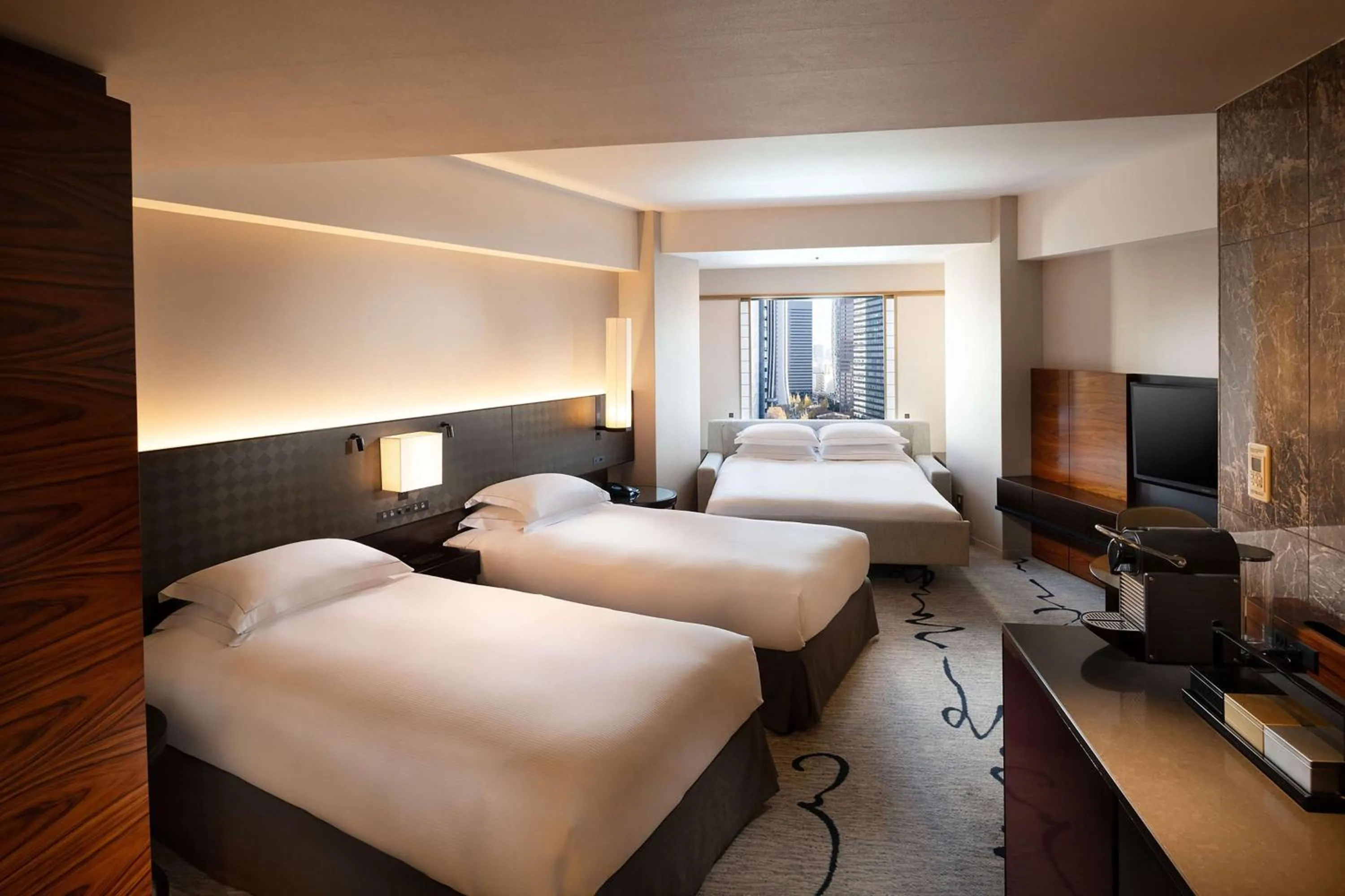 Premium Twin Room with Sofa Bed in Hilton Tokyo Hotel