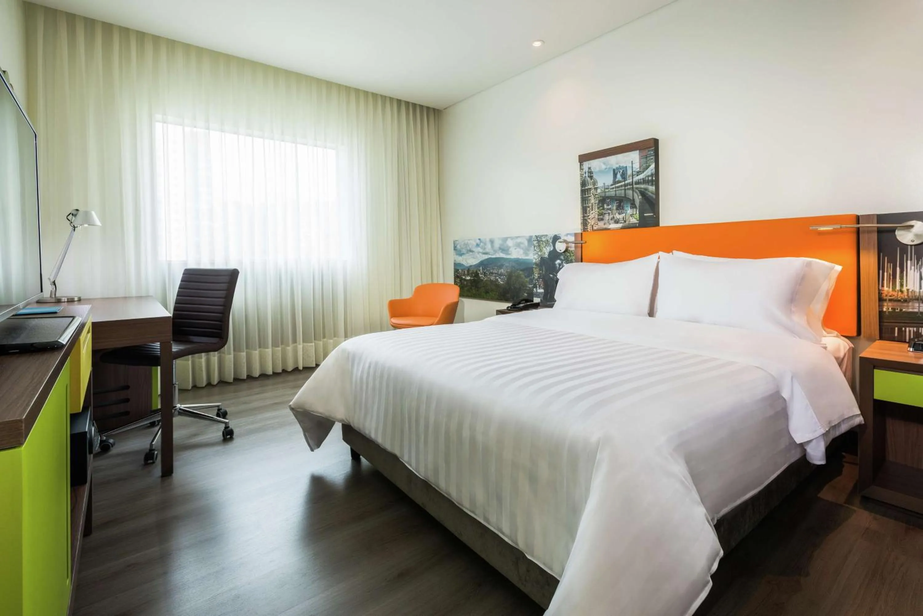 Queen Room - Non-Smoking in Hampton By Hilton Bucaramanga