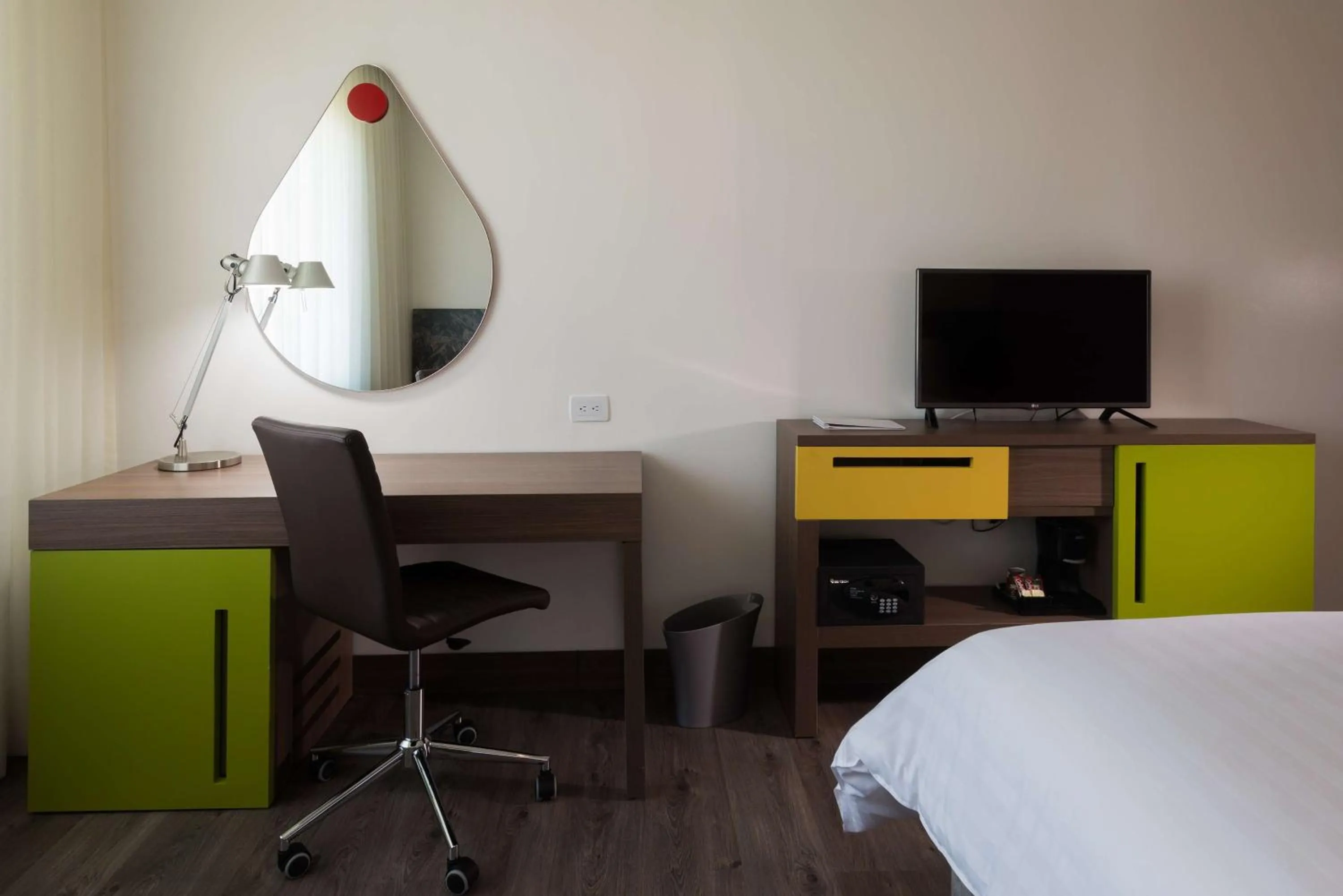 Queen Room with Sofa Bed - Non-Smoking in Hampton By Hilton Bucaramanga