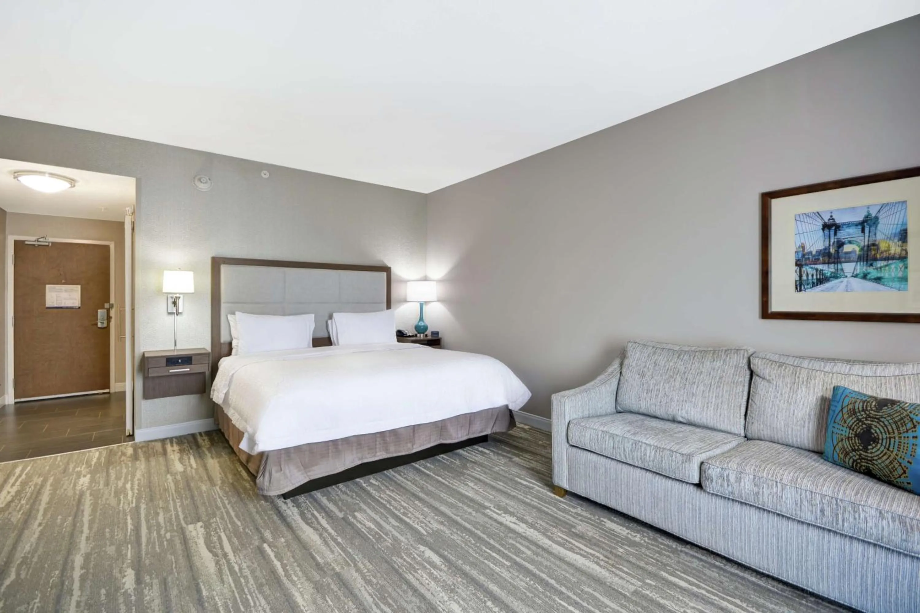 King Room with Sofa Bed - Non-Smoking in Hampton Inn Blue Ash/Cincinnati, OH