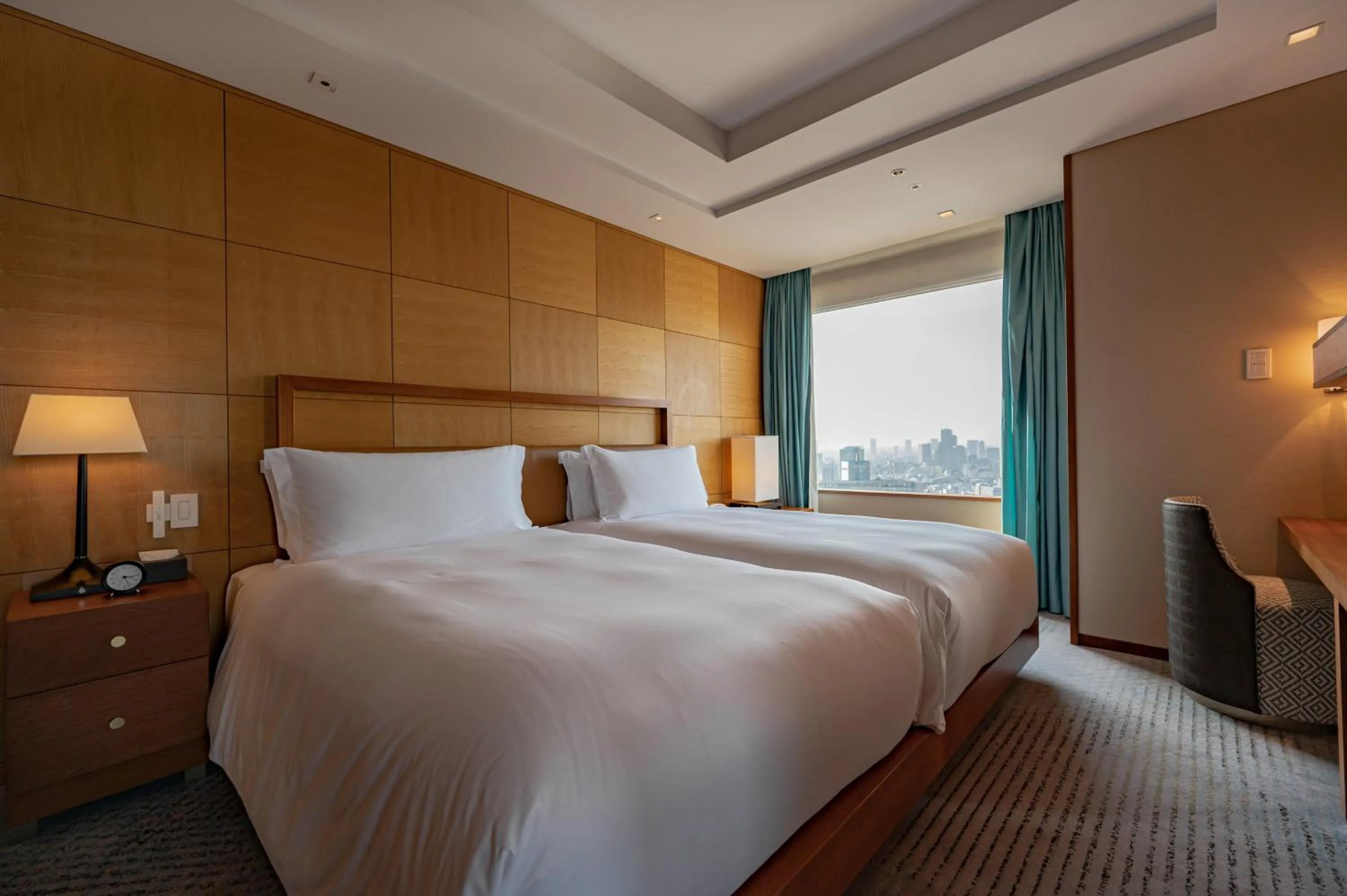 One-Bedroom Twin Suite with Lounge Access - single occupancy in The Strings by InterContinental, Tokyo by IHG