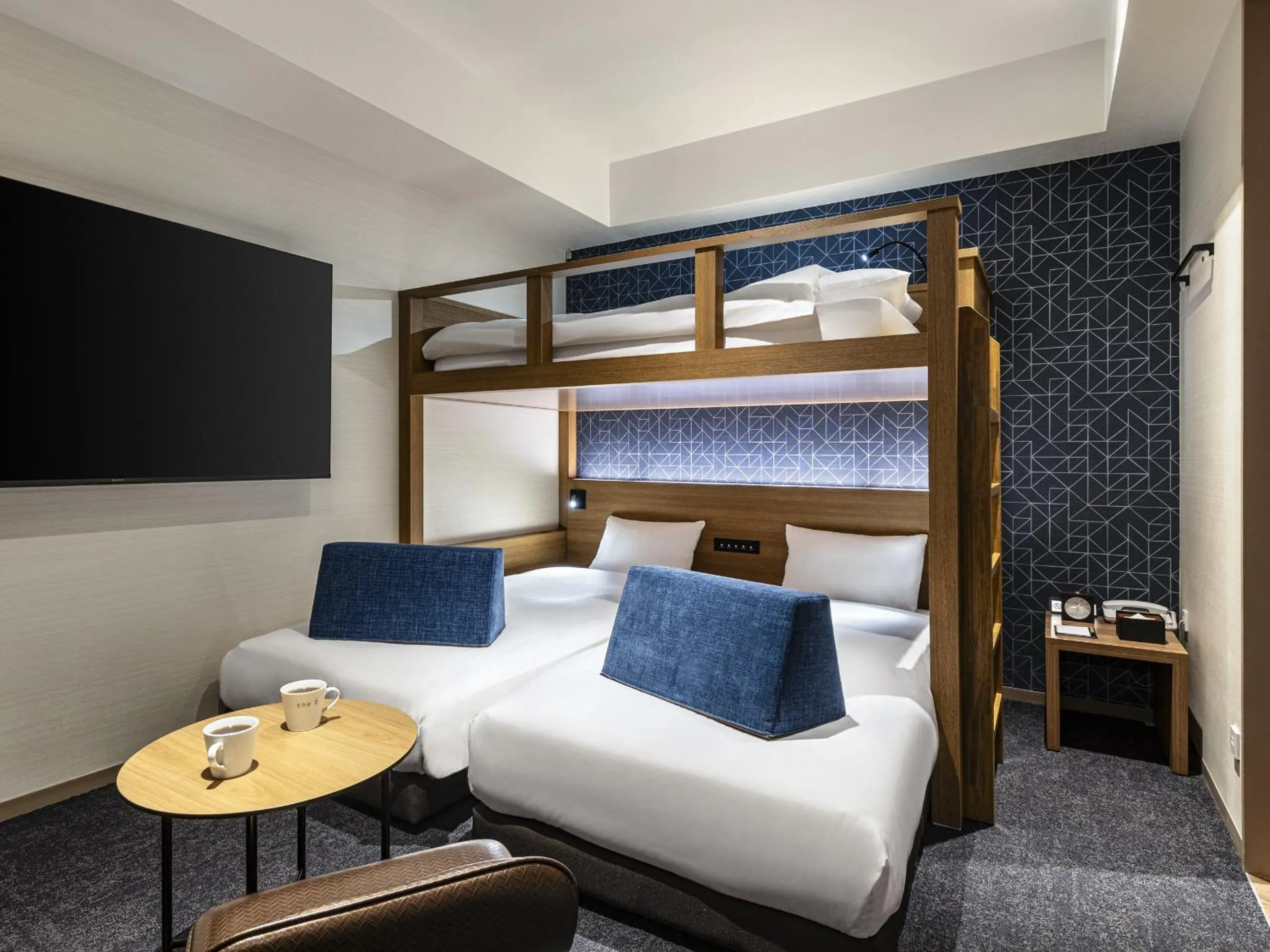 Bunk bed room 3 (2 single beds + 1 bunk bed) - Non-Smoking in the b akasaka-mitsuke