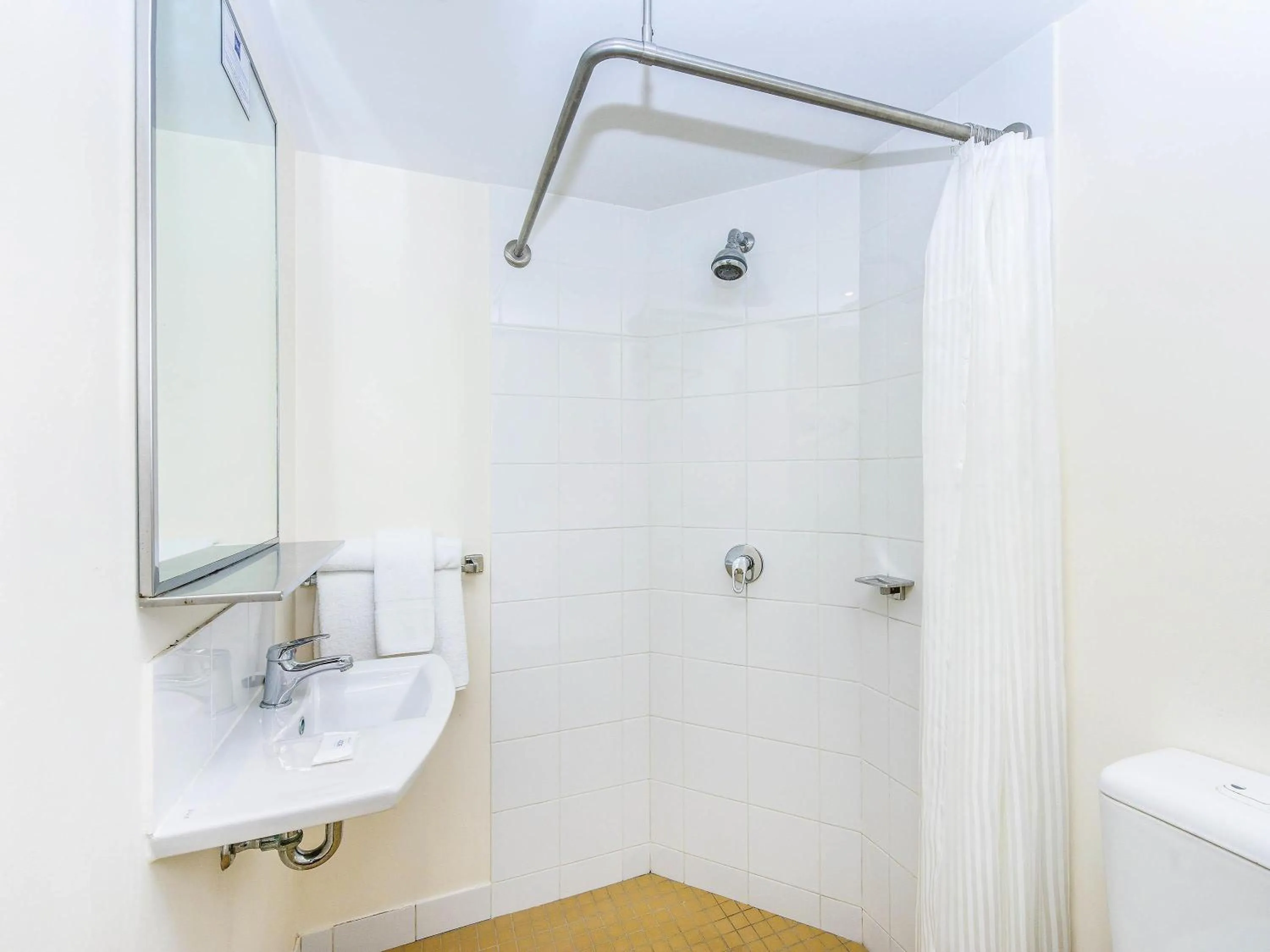 Standard Twin Room in ibis budget Sydney Airport