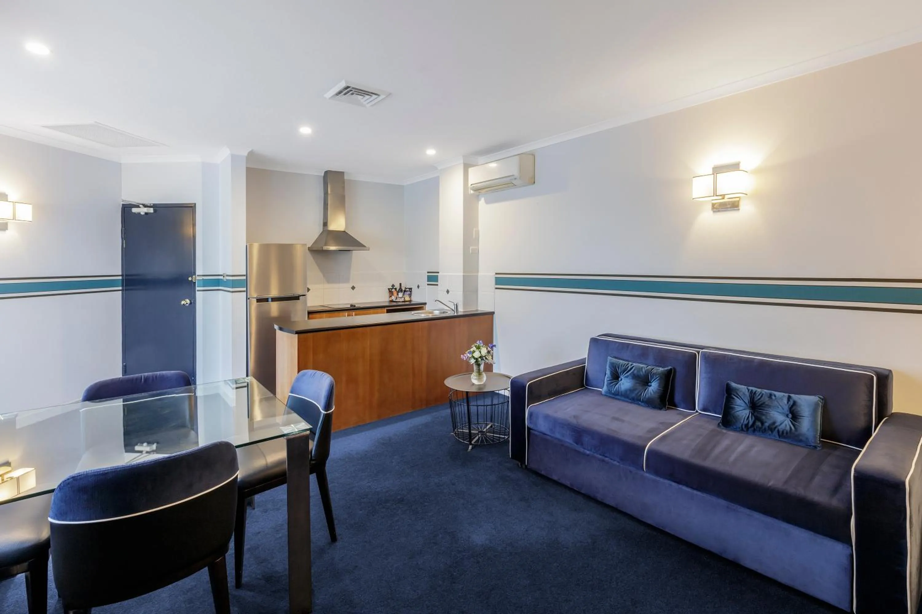King Spa Suite in Ramada by Wyndham Diplomat Canberra