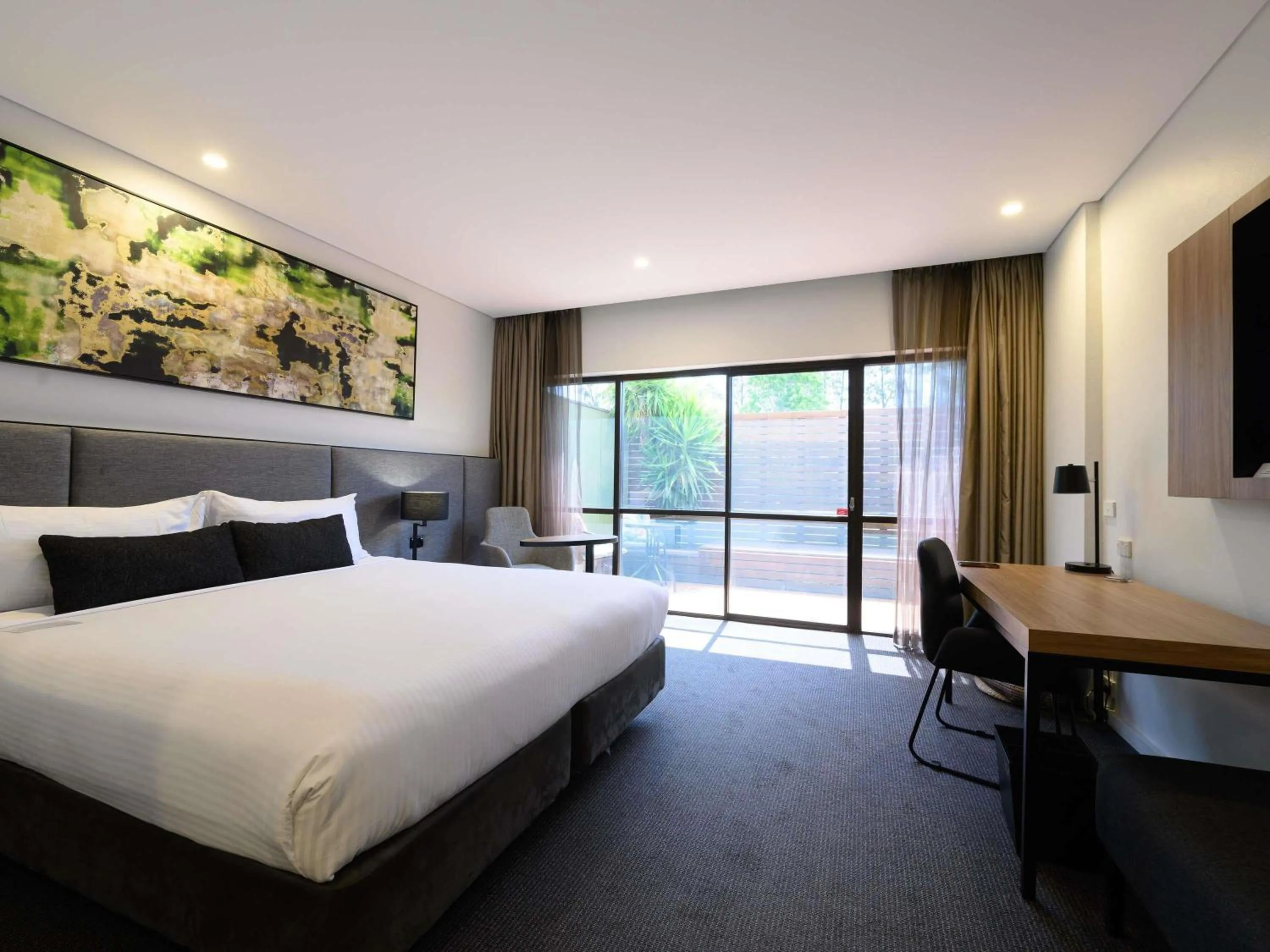 King Room with Courtyard View in Mercure Penrith