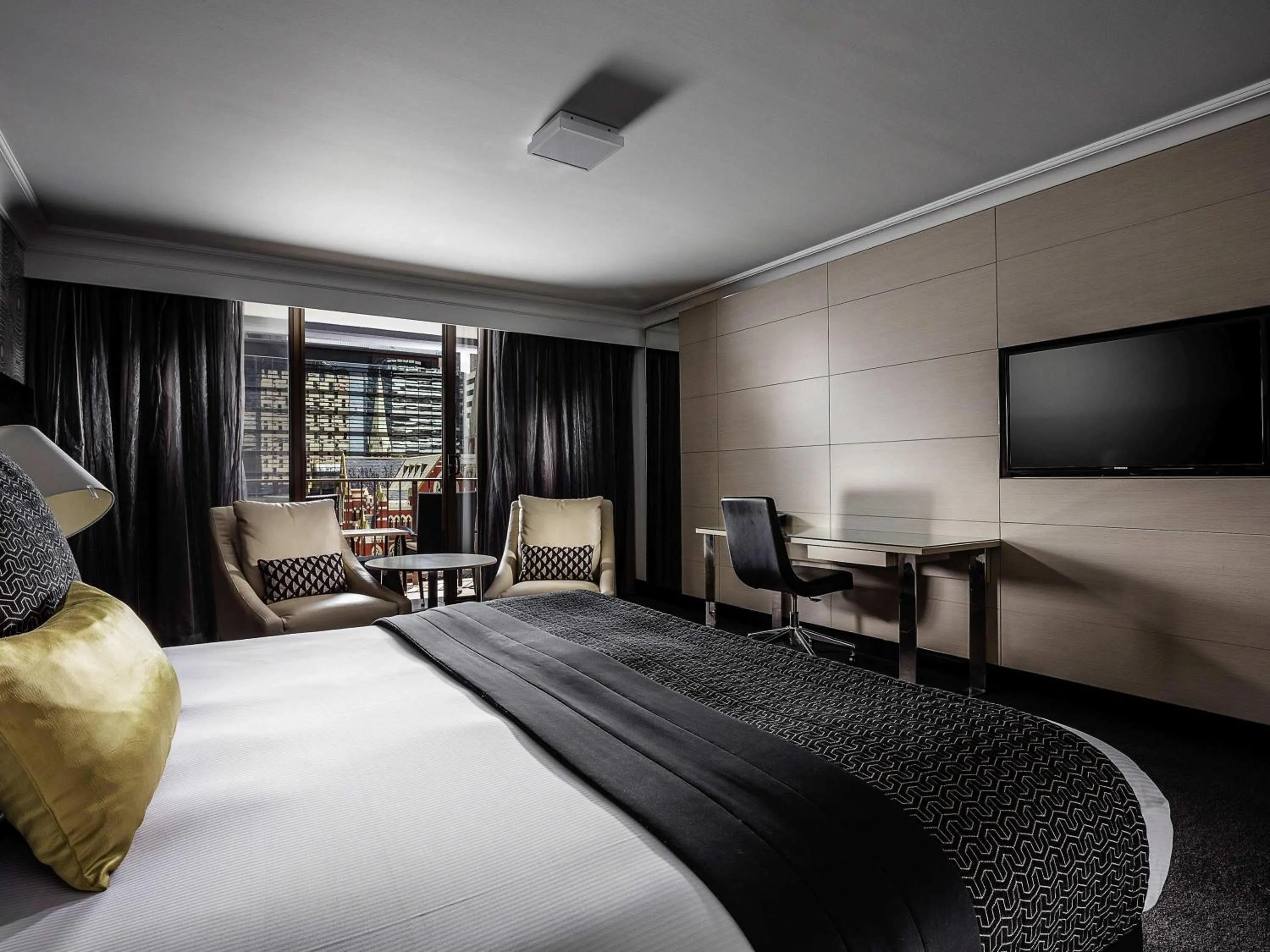 Deluxe King Room with Balcony in Pullman Brisbane King George Square