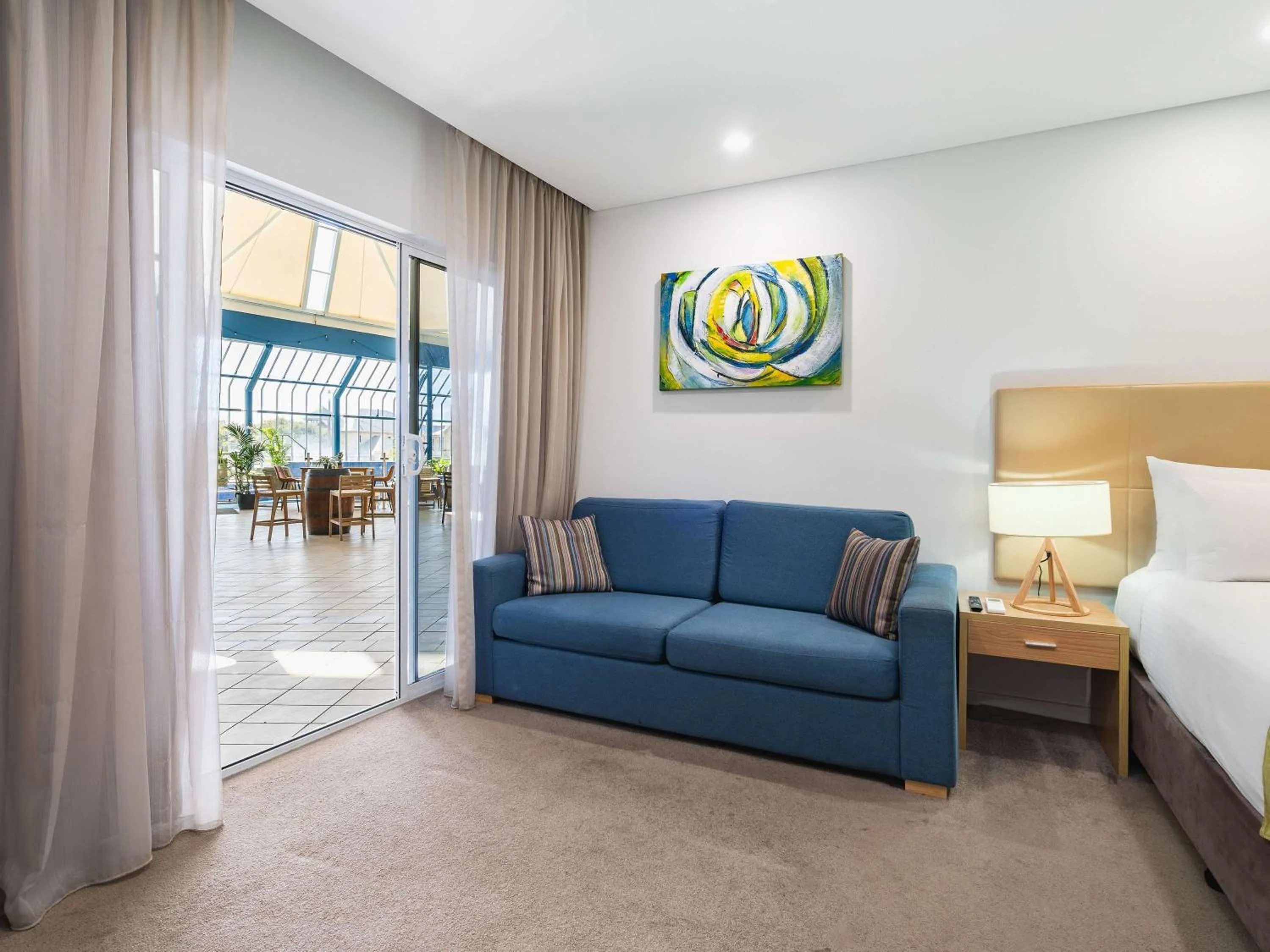 Standard Room with One Queen Bed - Pool Side in Mantra Bunbury