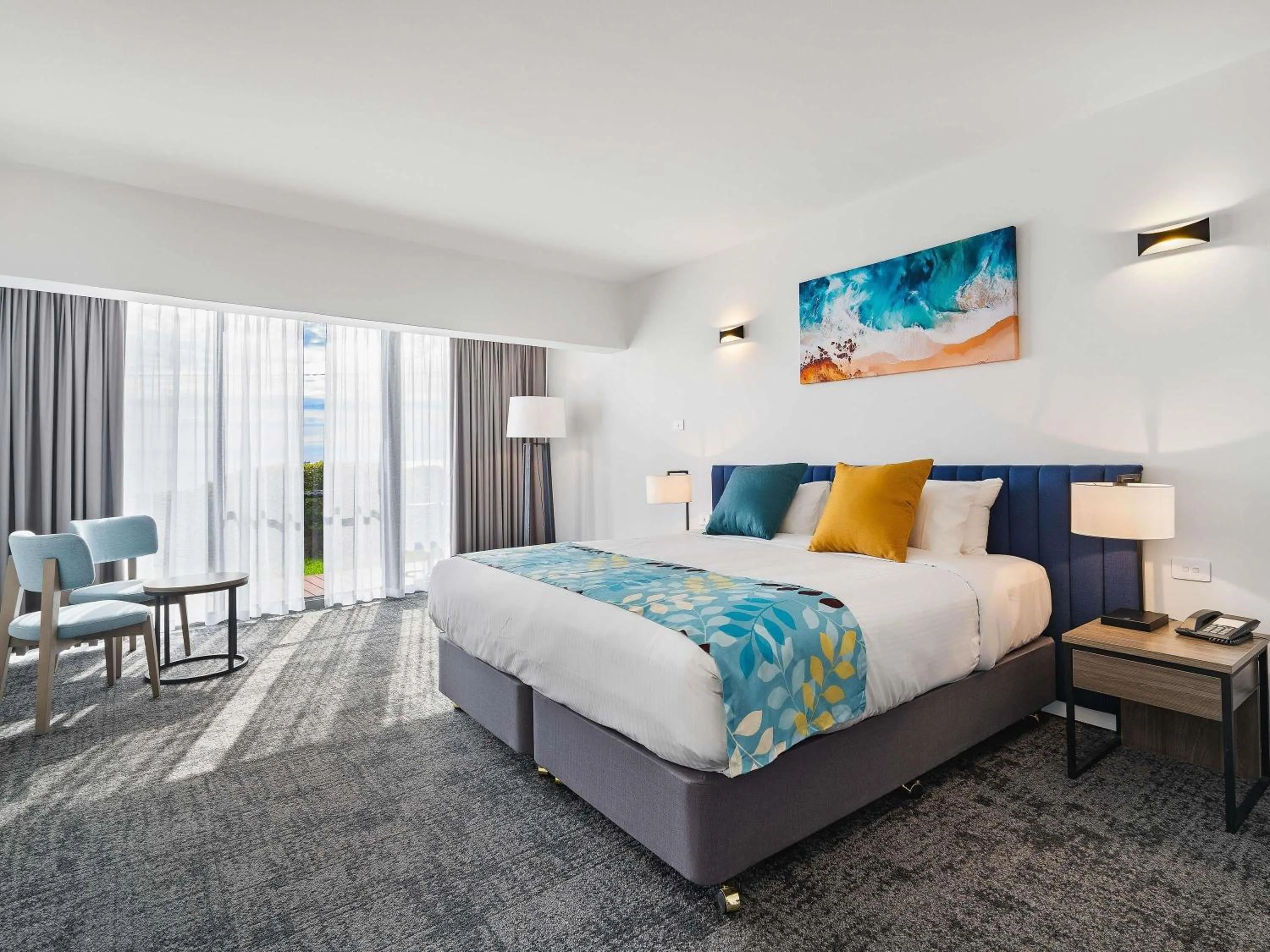 Executive Room with One King Bed - Ocean View in Mantra Bunbury