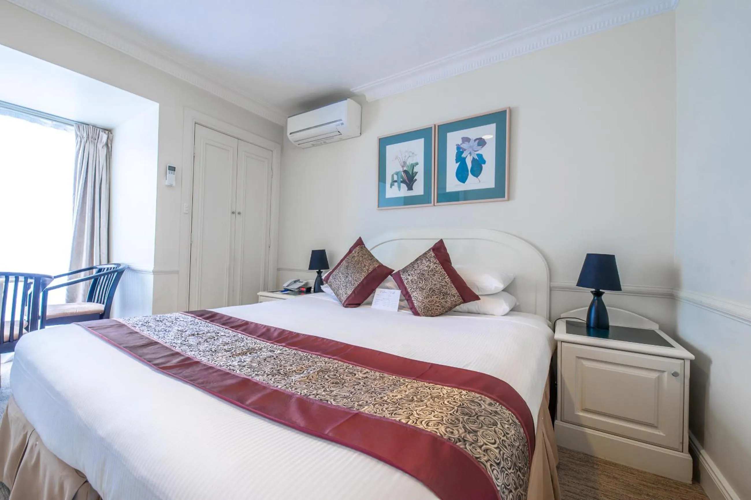 Standard Queen Room in Twin Towers Inn