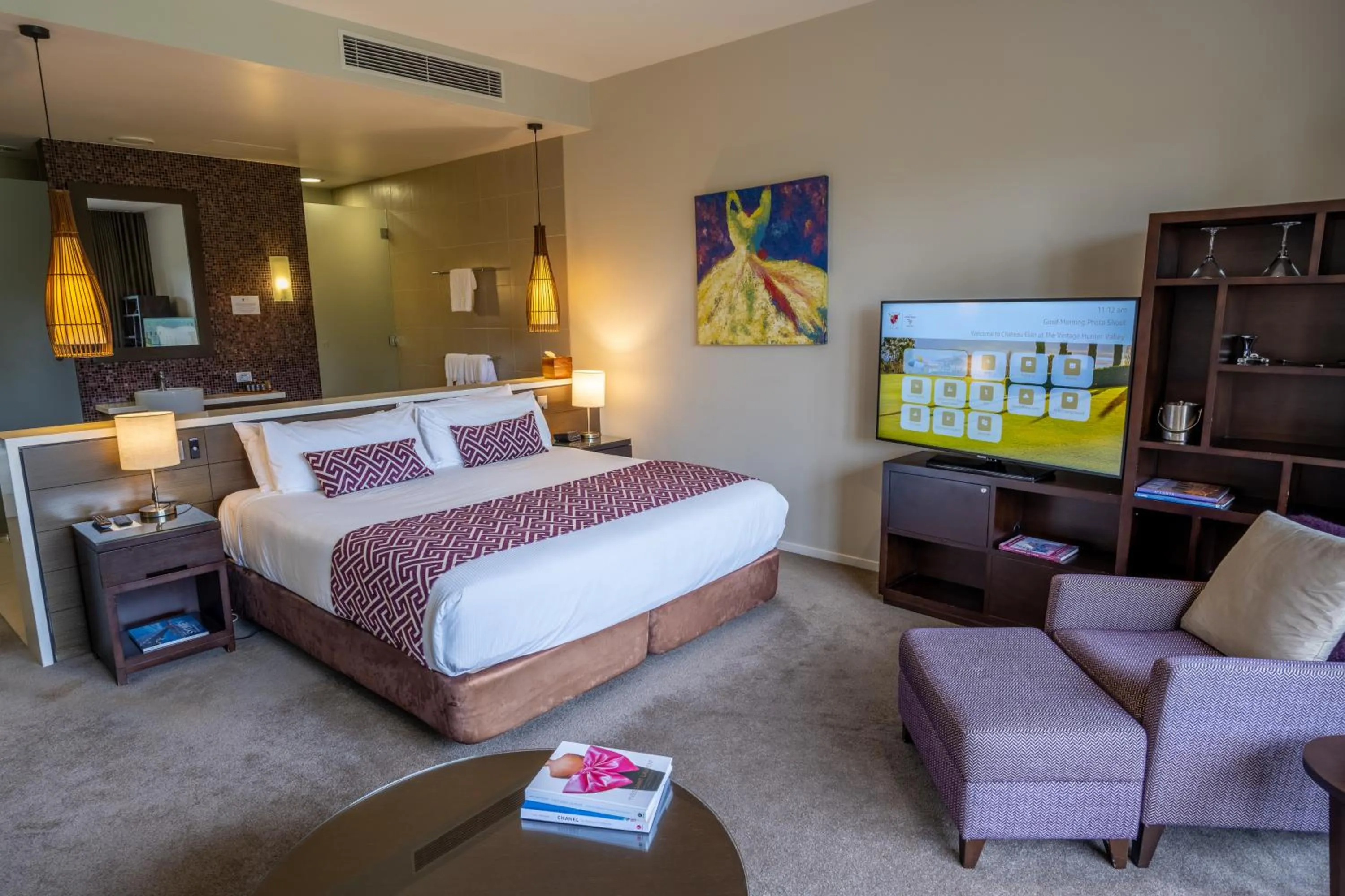 Spa Suite with Golf View, Free Parking and WIFI in Chateau Elan At The Vintage