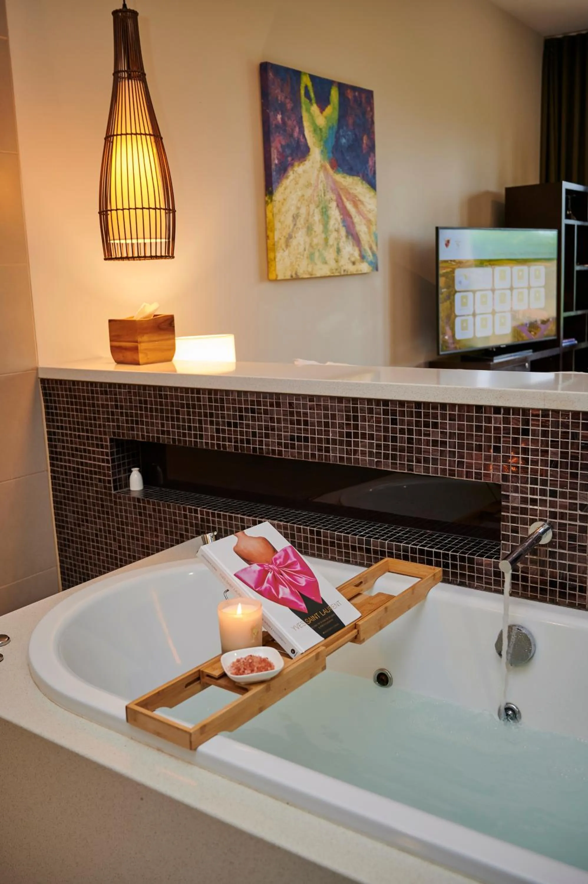 Spa Suite Resort  with Free Parking and WIFI in Chateau Elan At The Vintage