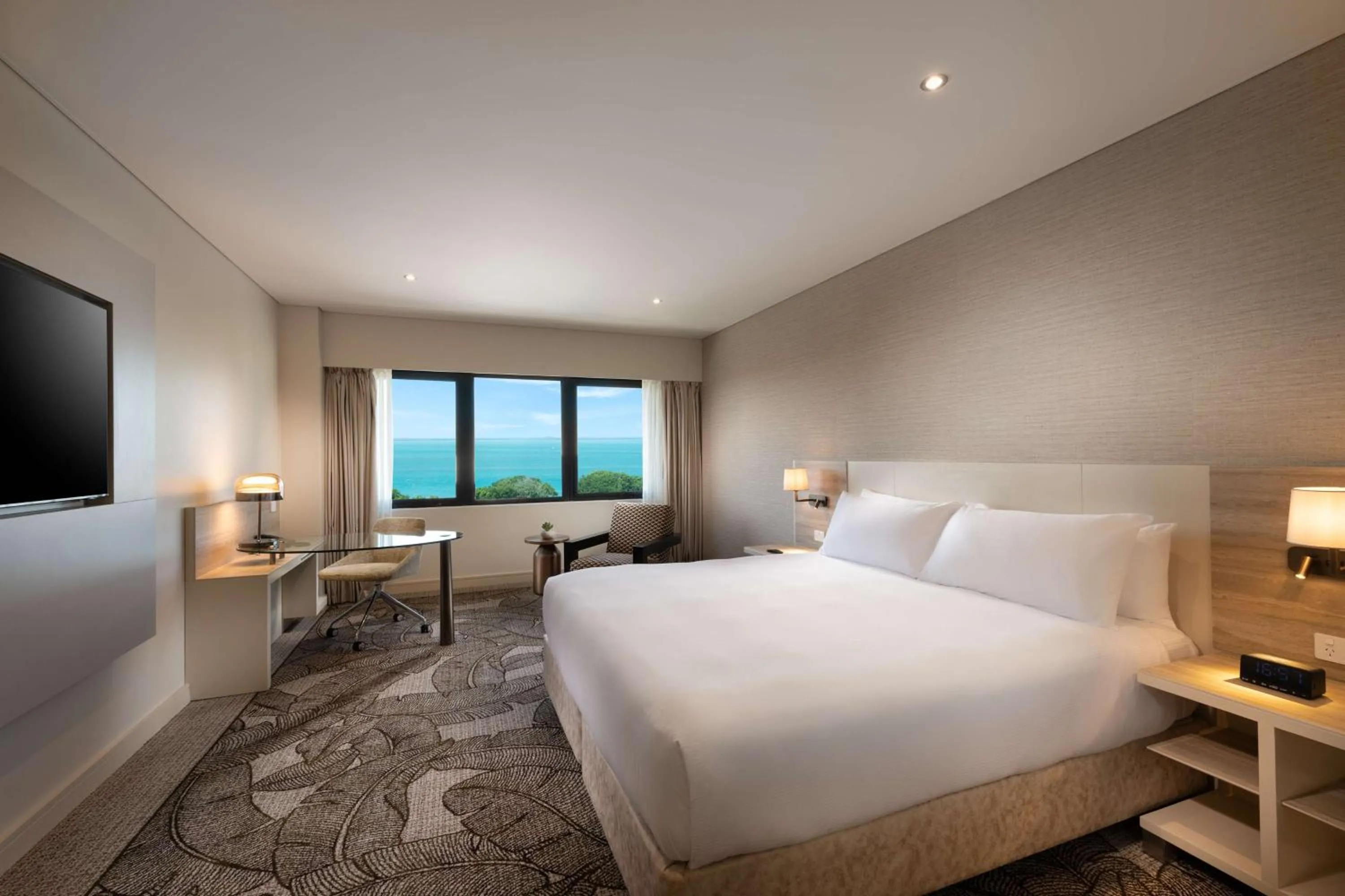 King Guest Room with Harbor View in Hilton Darwin