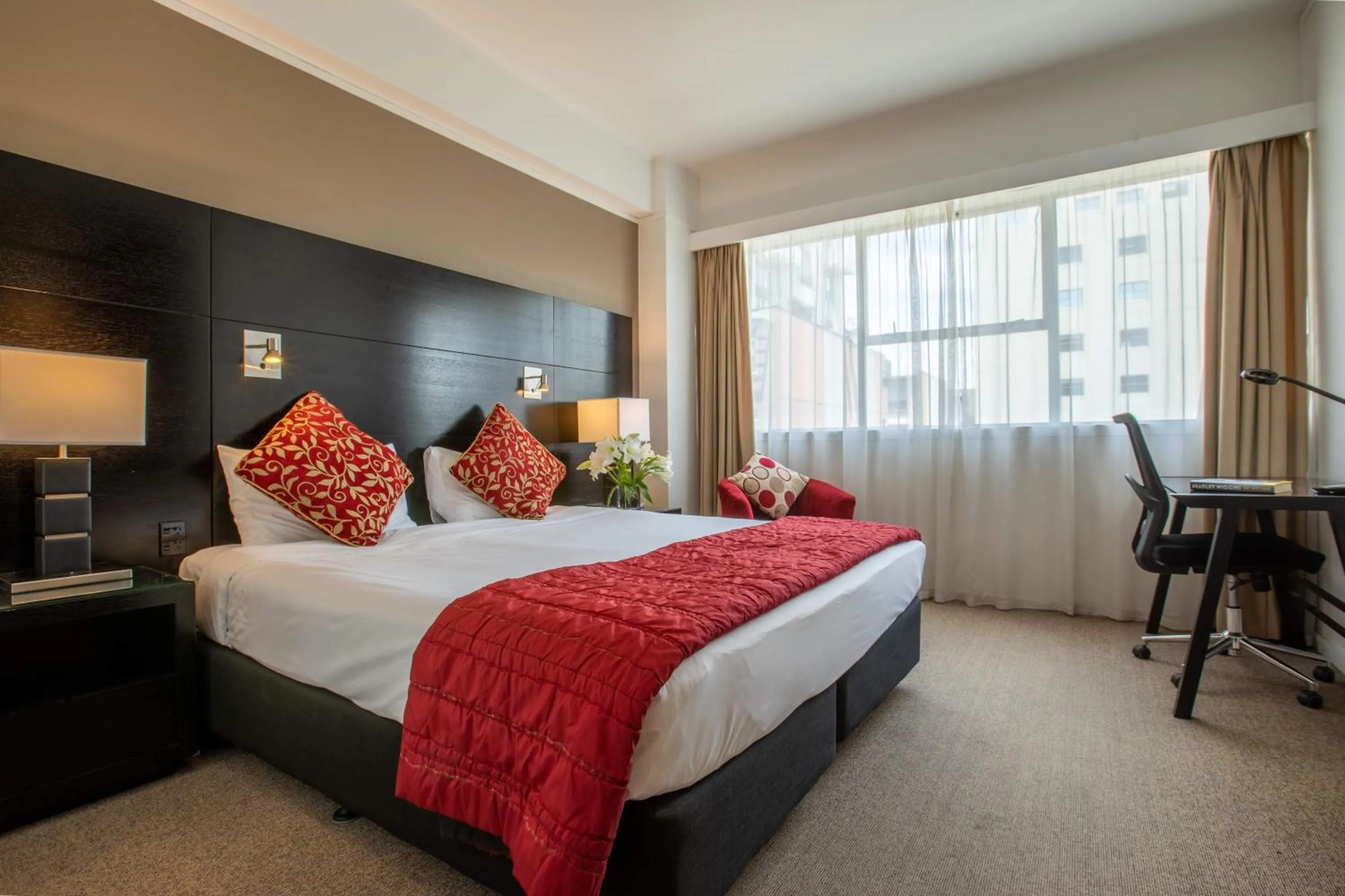 Standard Queen Room without Air Conditioning in Mercure Wellington Abel Tasman