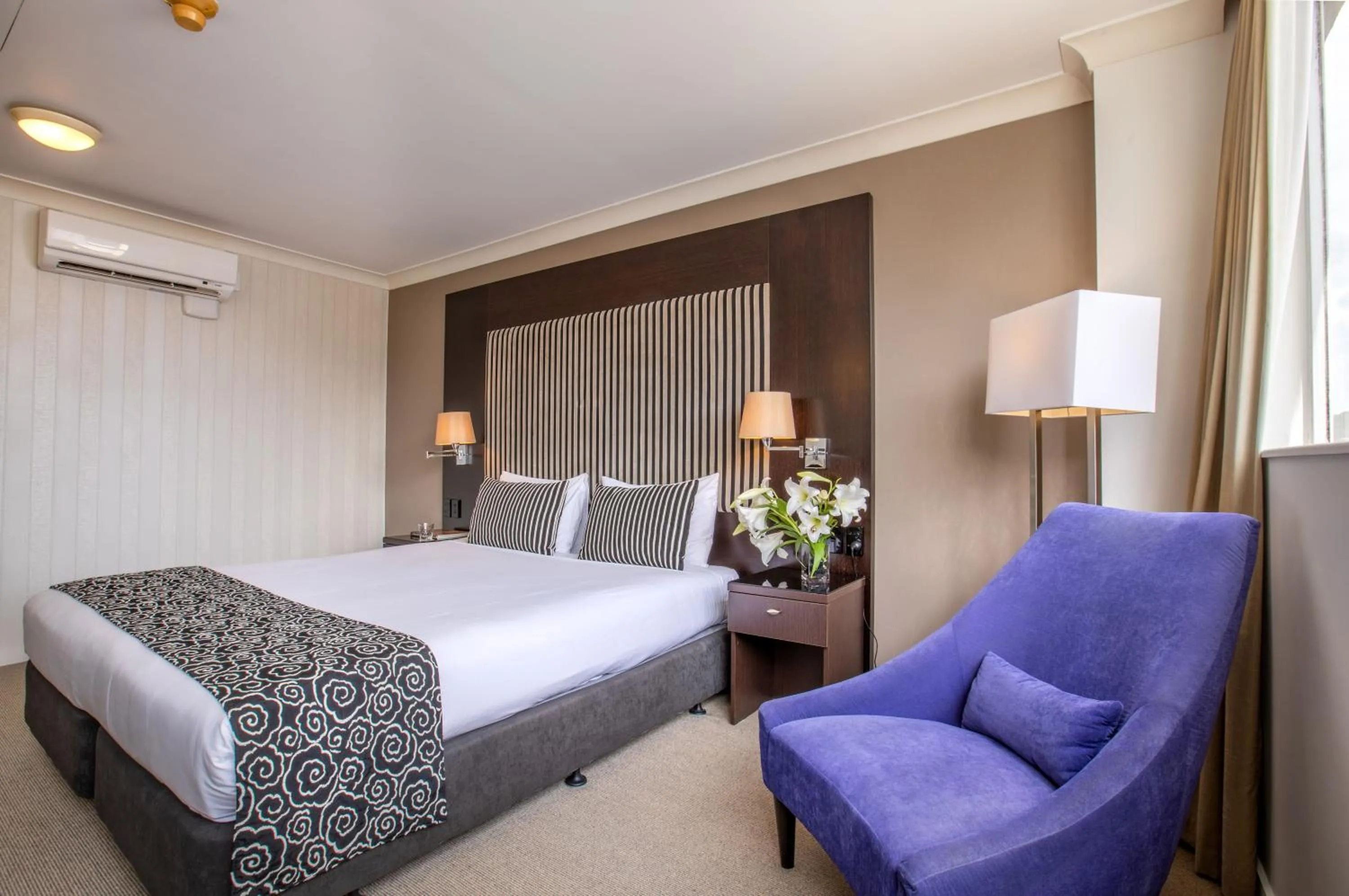 Superior Queen Room with Air Conditioning in Mercure Wellington Abel Tasman