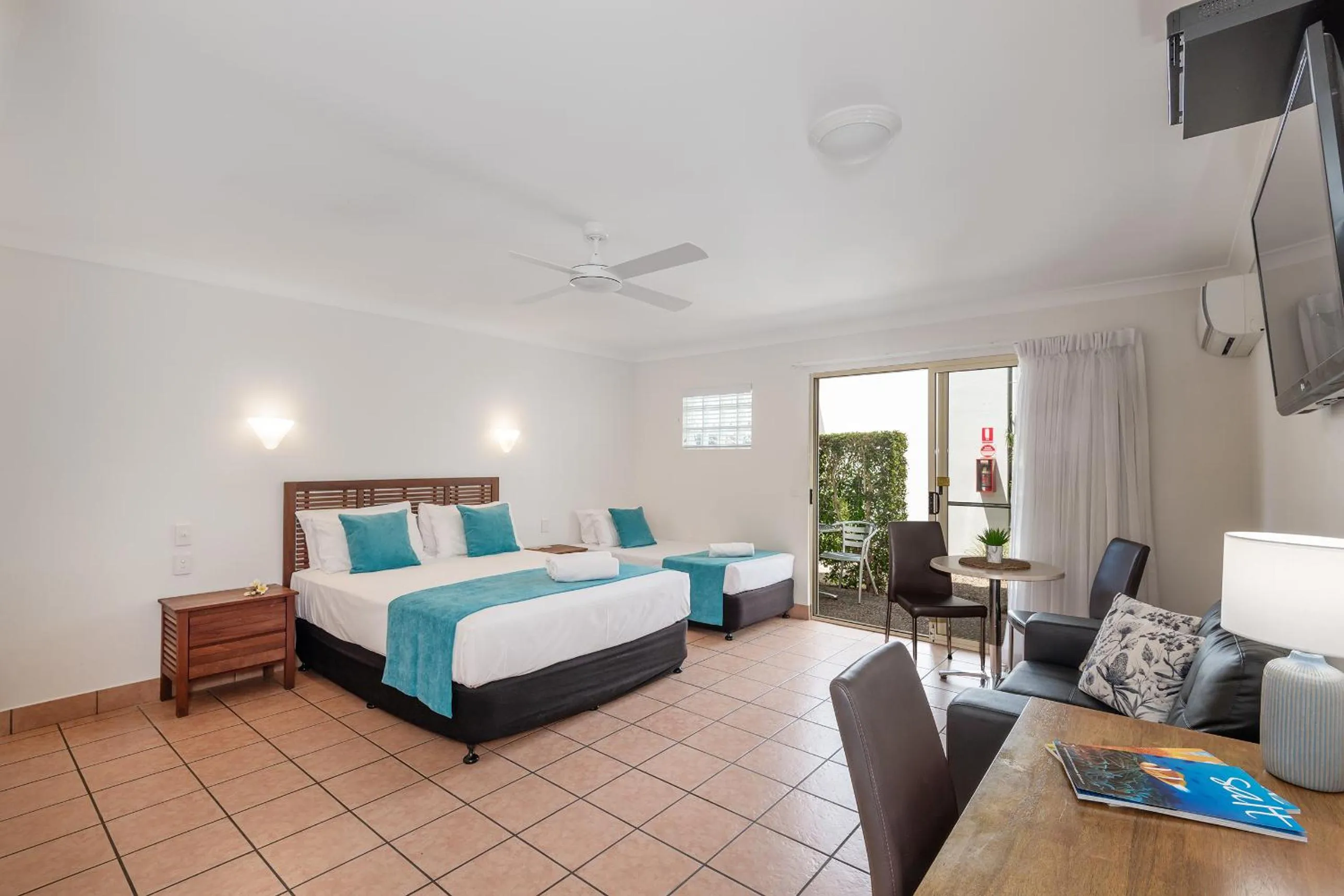 Disability Queen and Single in Anchor Motel Noosa