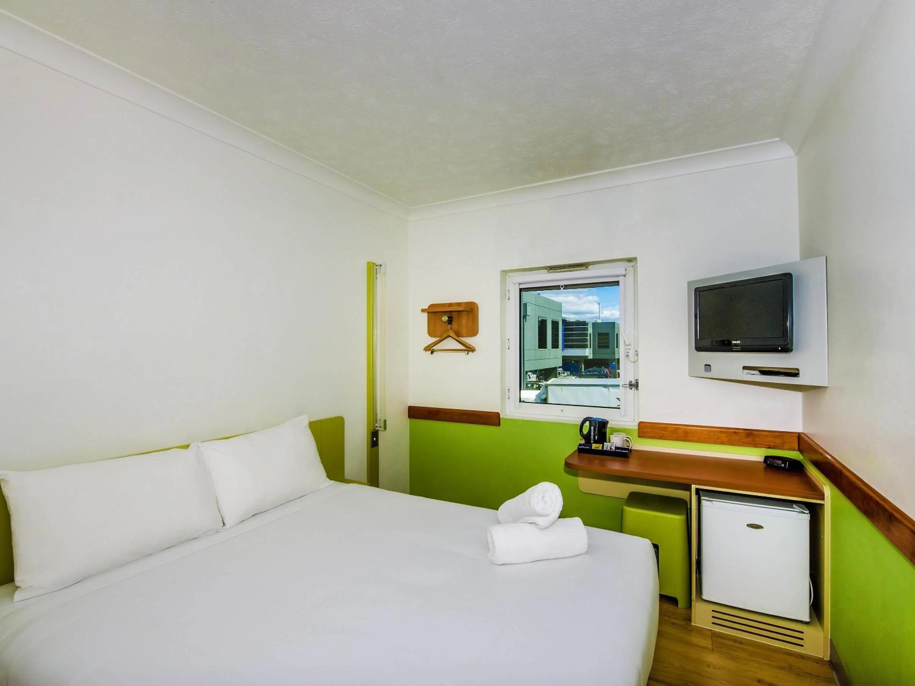 Standard Queen Room in ibis Budget Brisbane Airport