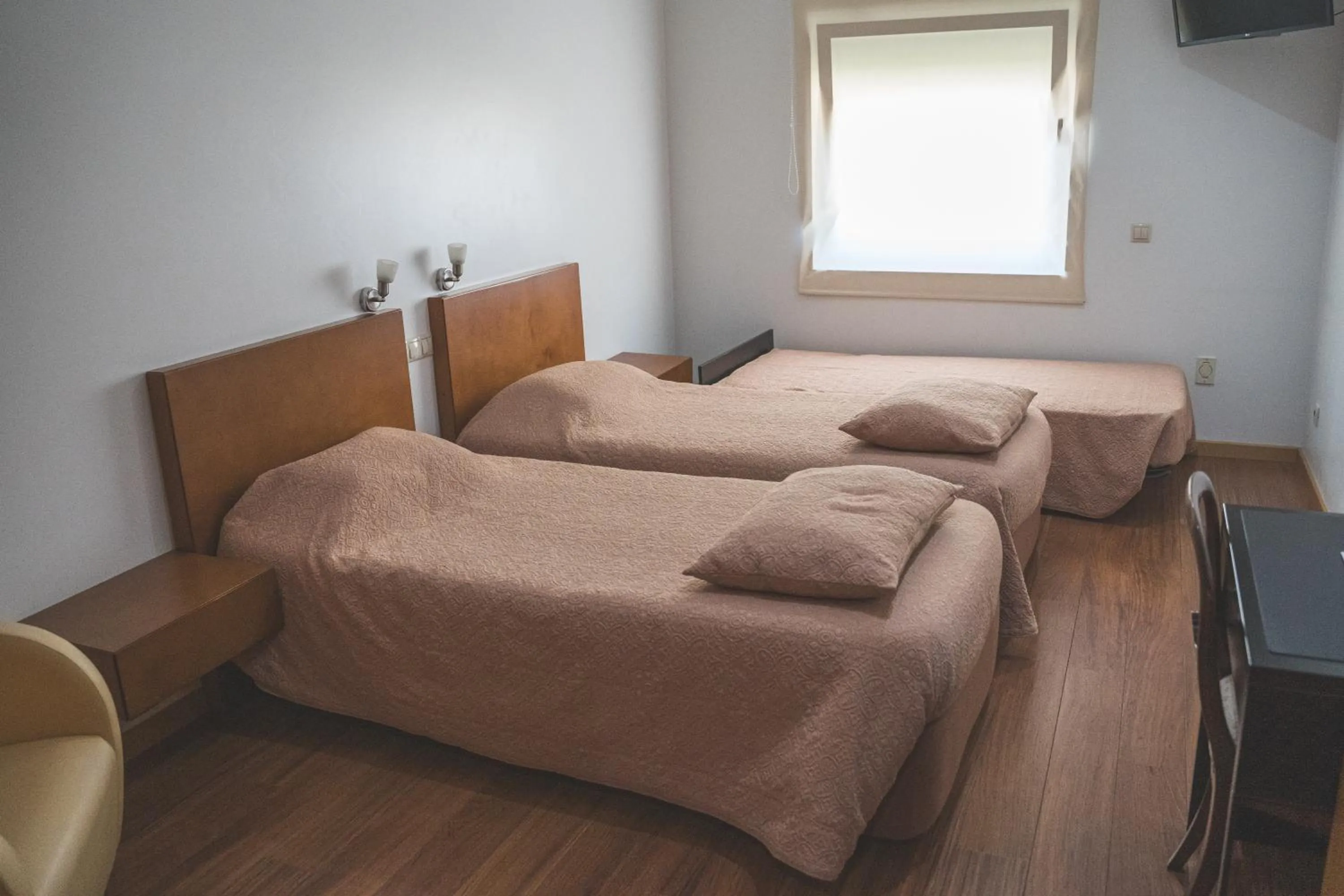 Tripe Room ( 2 adults + 1 children ) in Hotel De Cerva