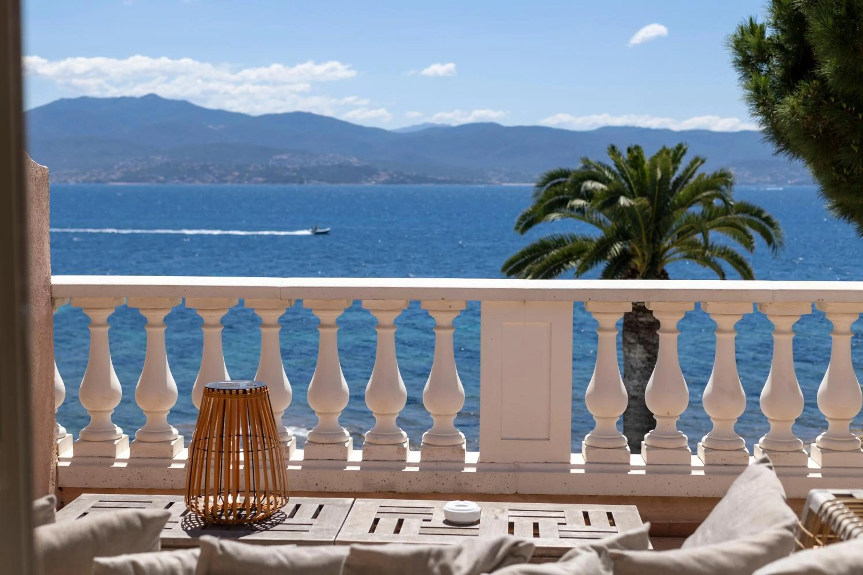 Deluxe Suite with terrace and sea view in Hôtel Les Mouettes - Teritoria
