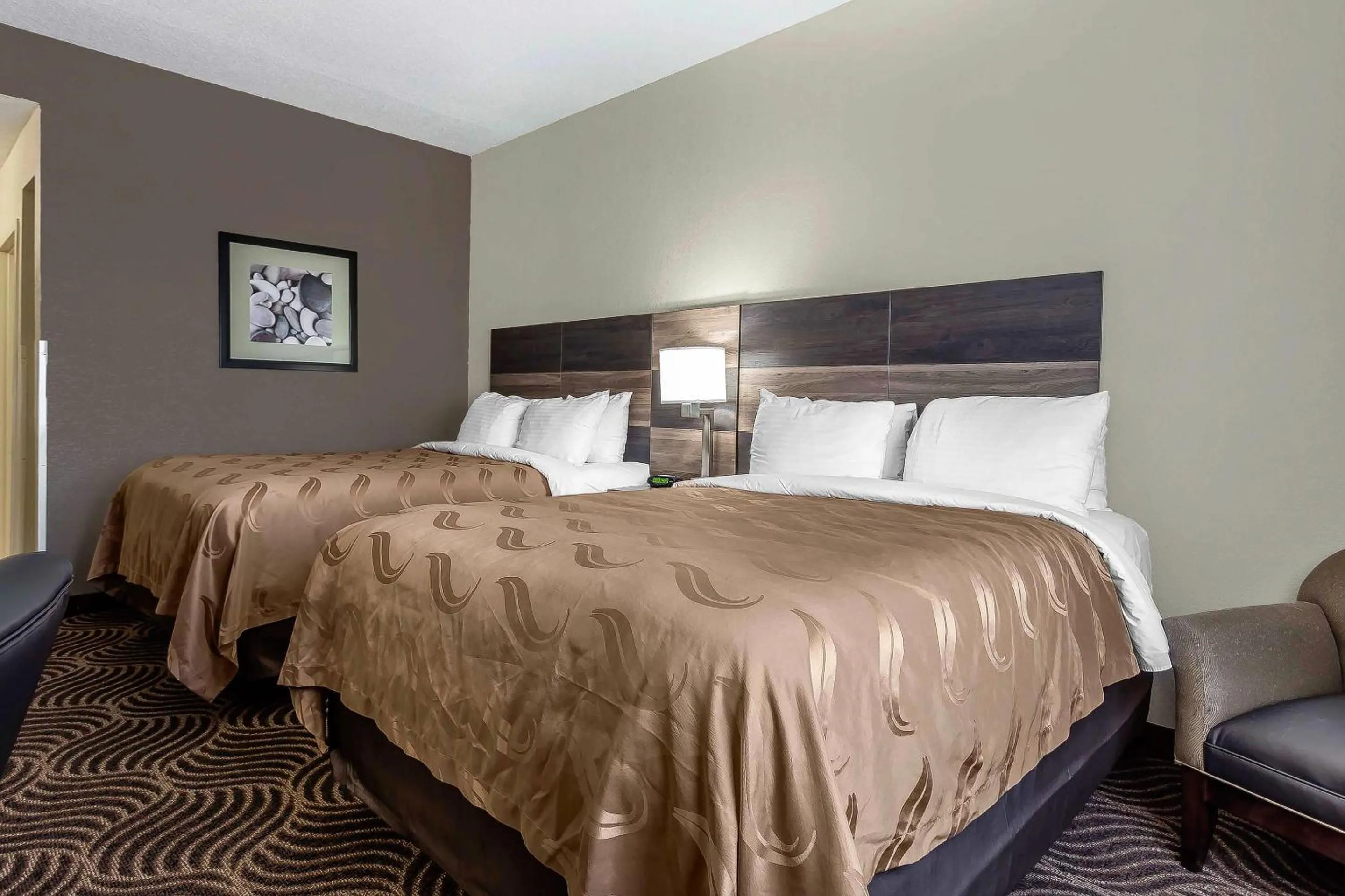 Queen Room with Two Queen Beds - Non-Smoking in Quality Inn & Suites Salisbury South