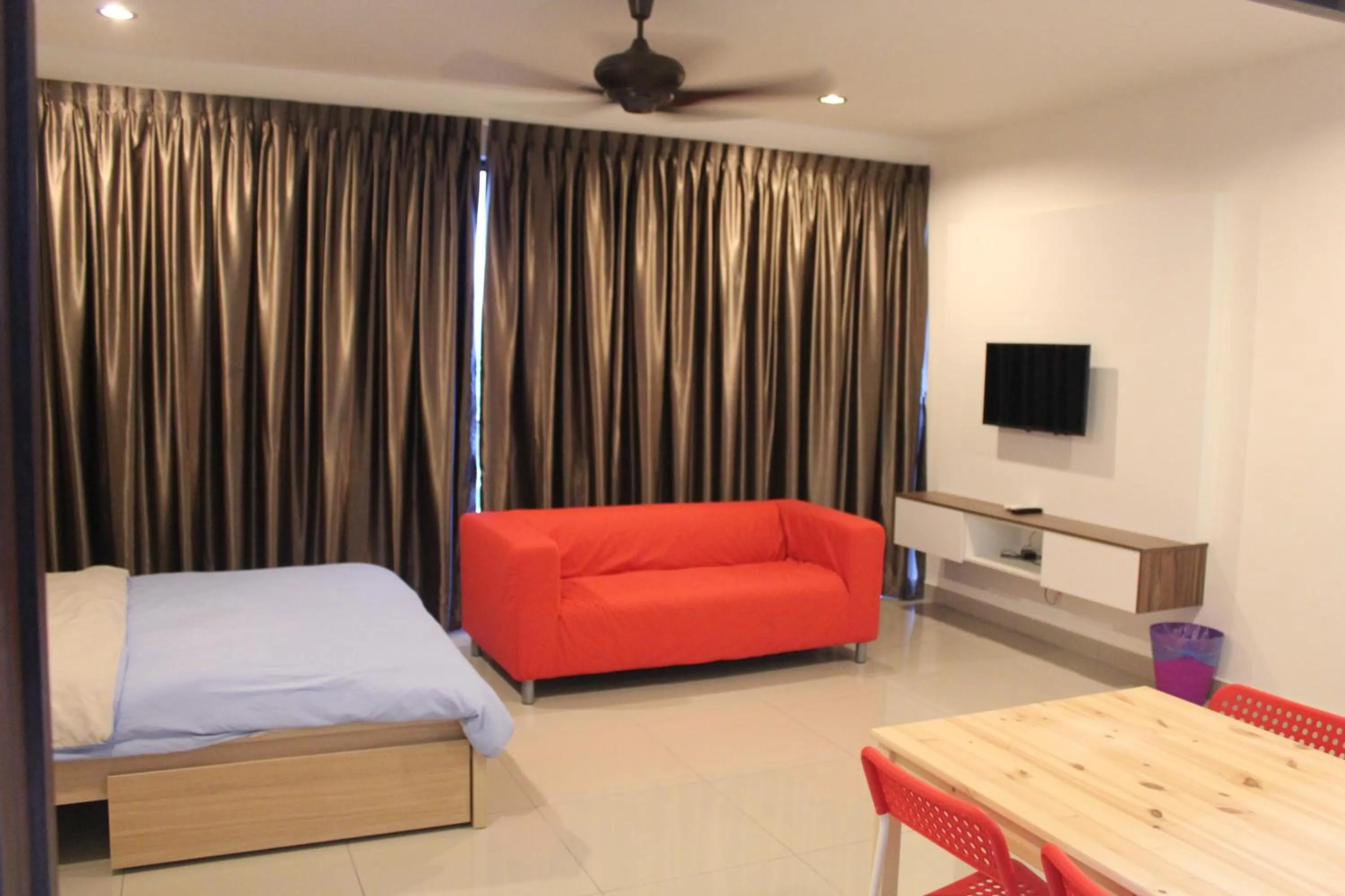 Deluxe Queen Room in De Houz @ Setia Alam Trefoil Homestay