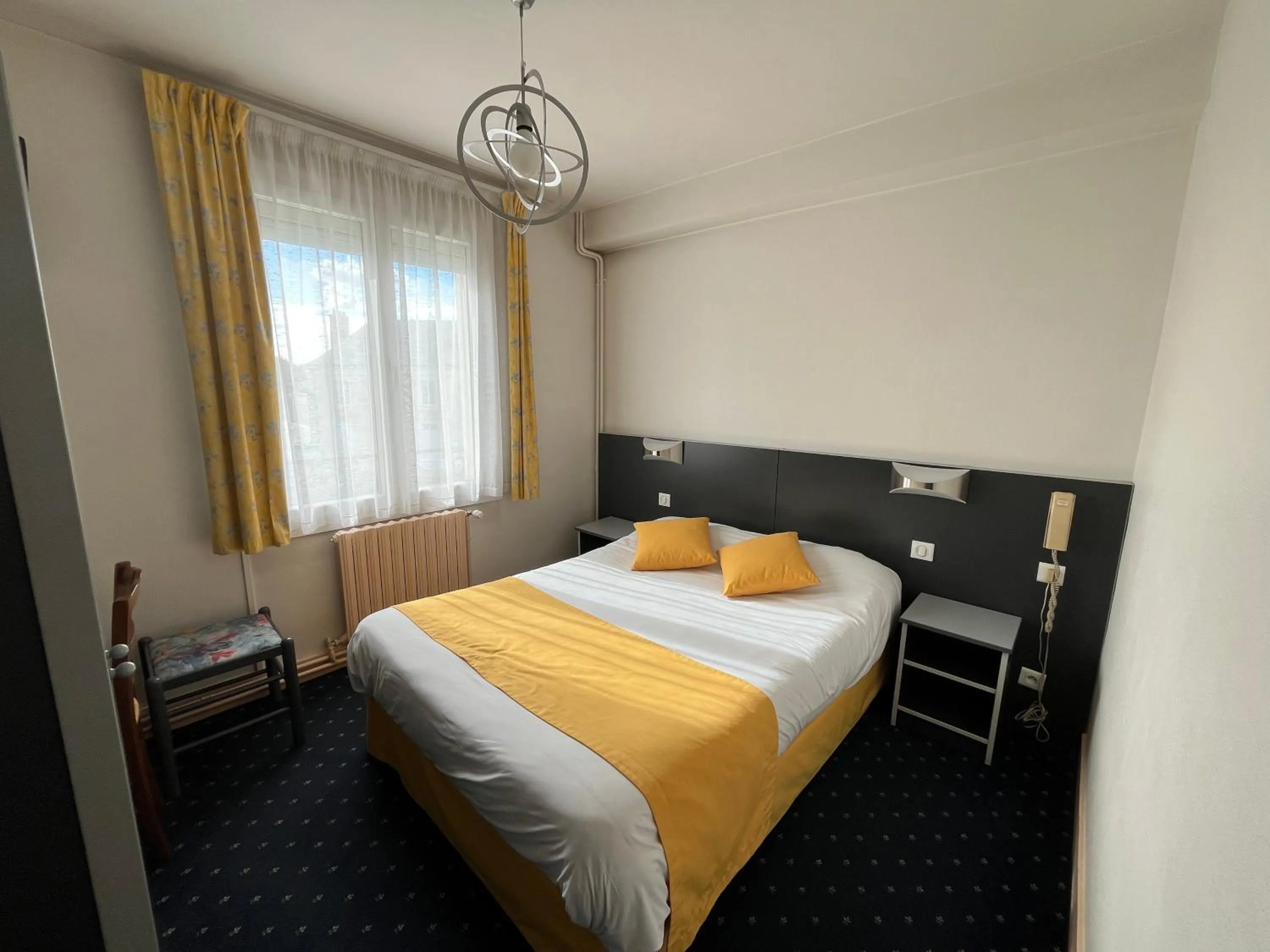 Double Room in Logis Hôtel & Restaurant de la Barque