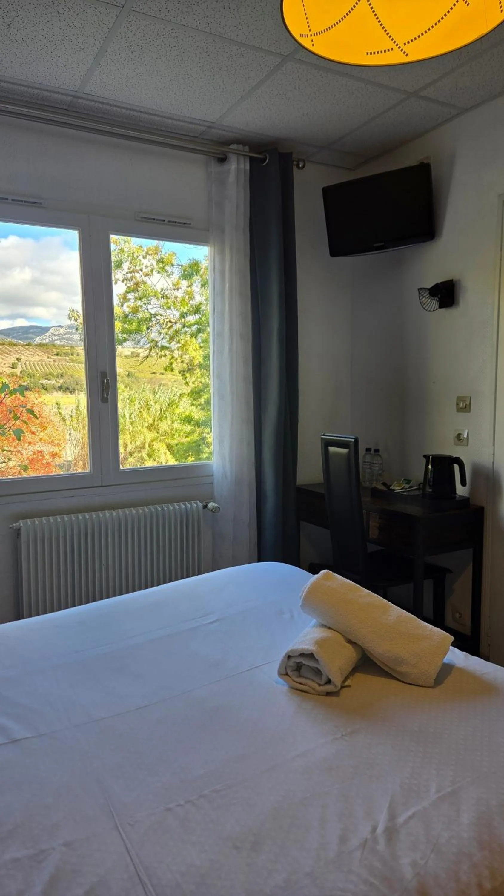 Triple Room with View in Hôtel Restaurant Mas Le Châtelet