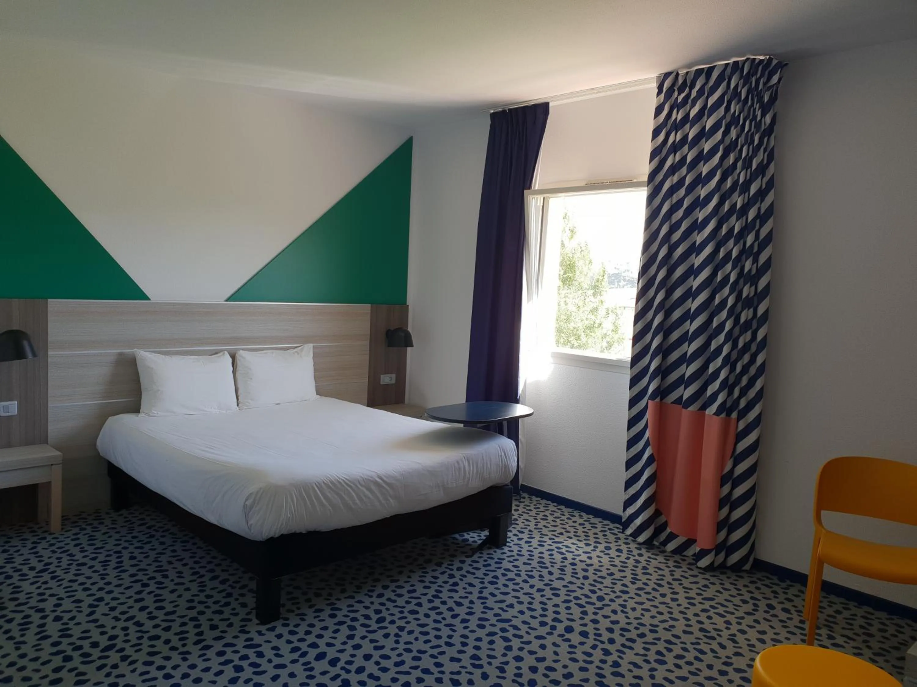 Standard Double Room - single occupancy in ibis Styles Marseille Plan de Campagne