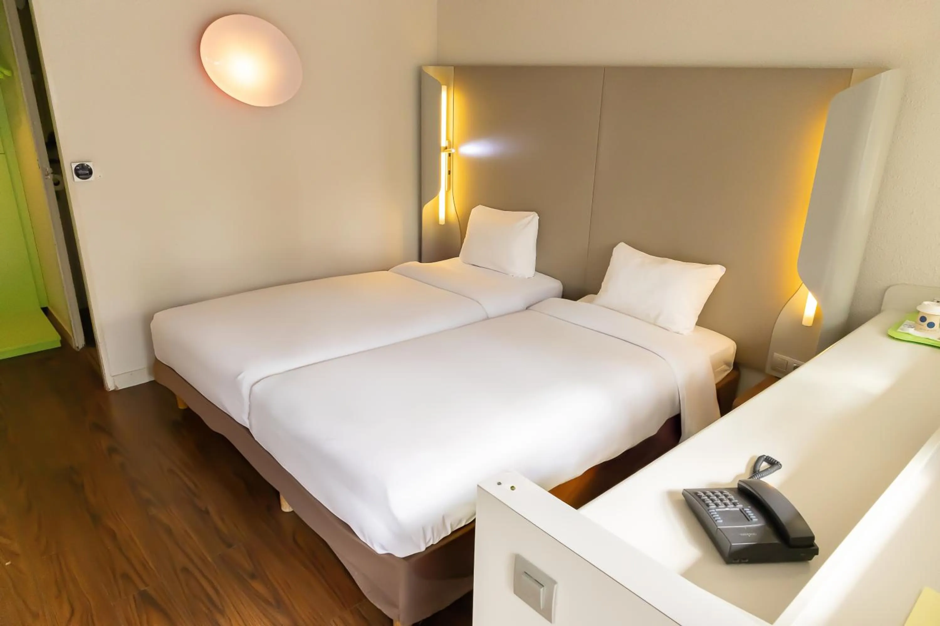Standard Room - 2 Single Beds in Campanile Toulouse - Blagnac Aéroport