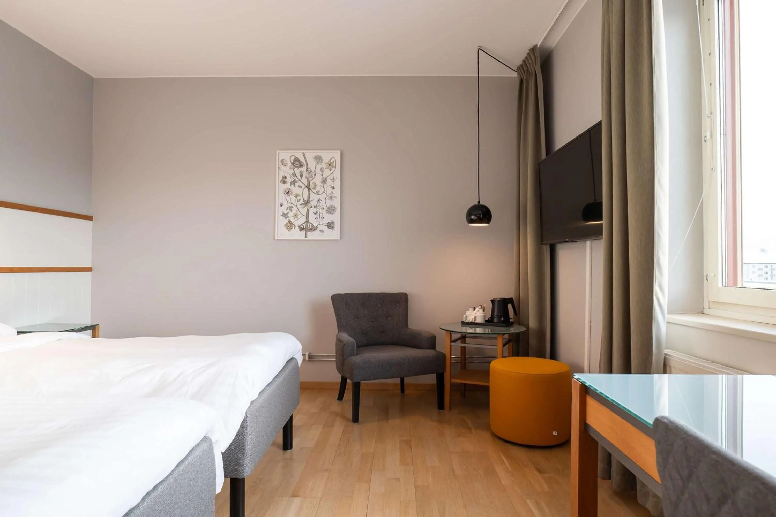 Superior Twin Room with Roll-In Shower - Mobility Accessible in Park Inn by Radisson Solna