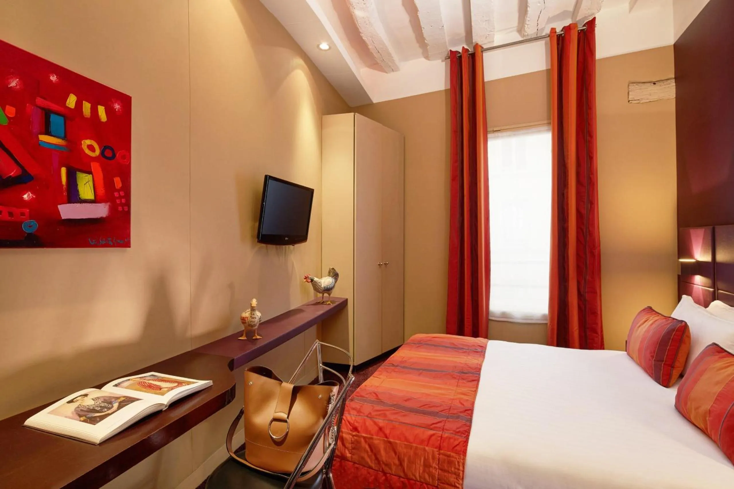 Double Room in Hôtel de Notre-Dame