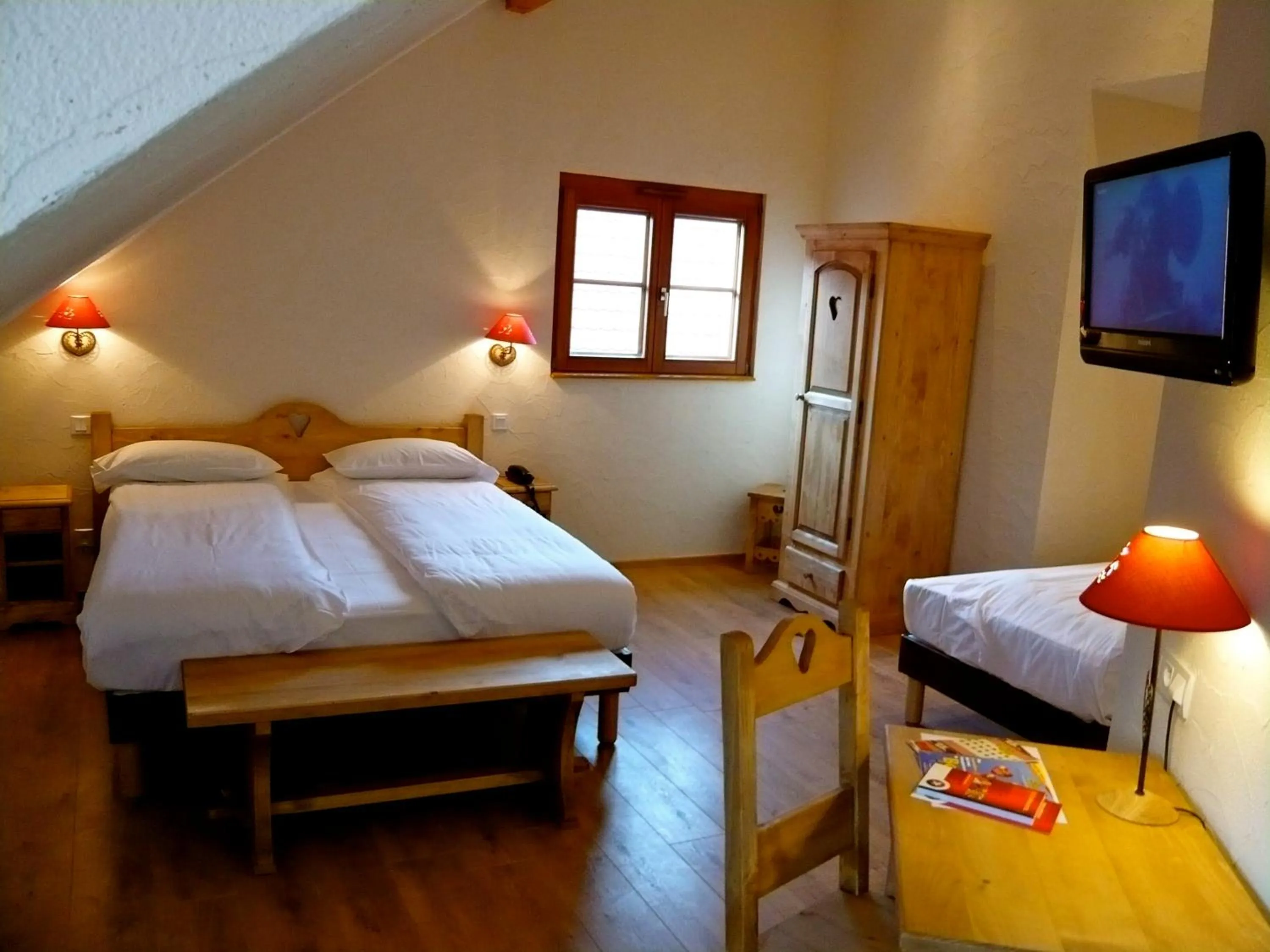 Triple Room (1 Double Bed + 1 Single Bed) in The Originals Boutique, Hôtel La Ferme du Pape, Eguisheim