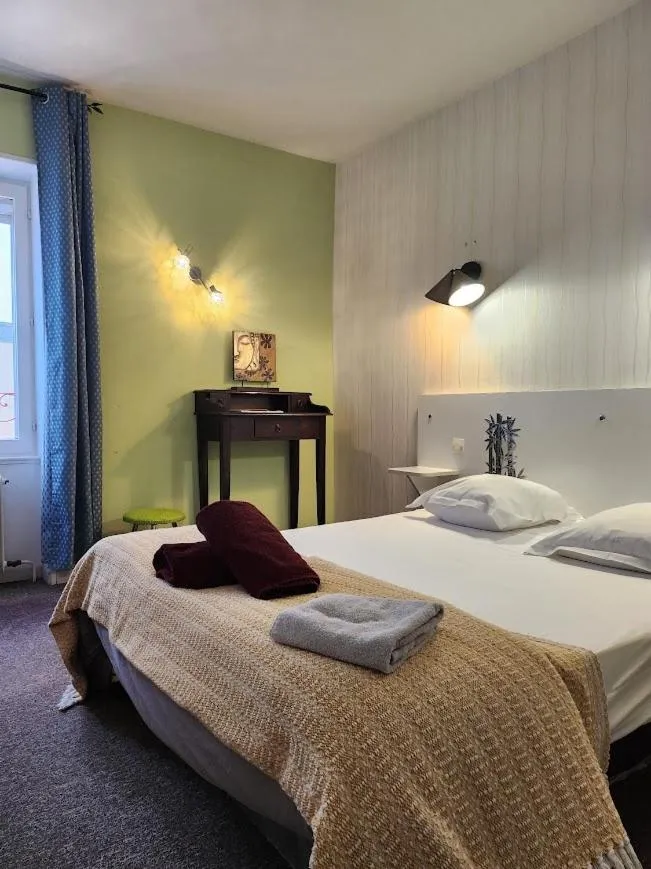 Triple Room with Private Bathroom in Ariane