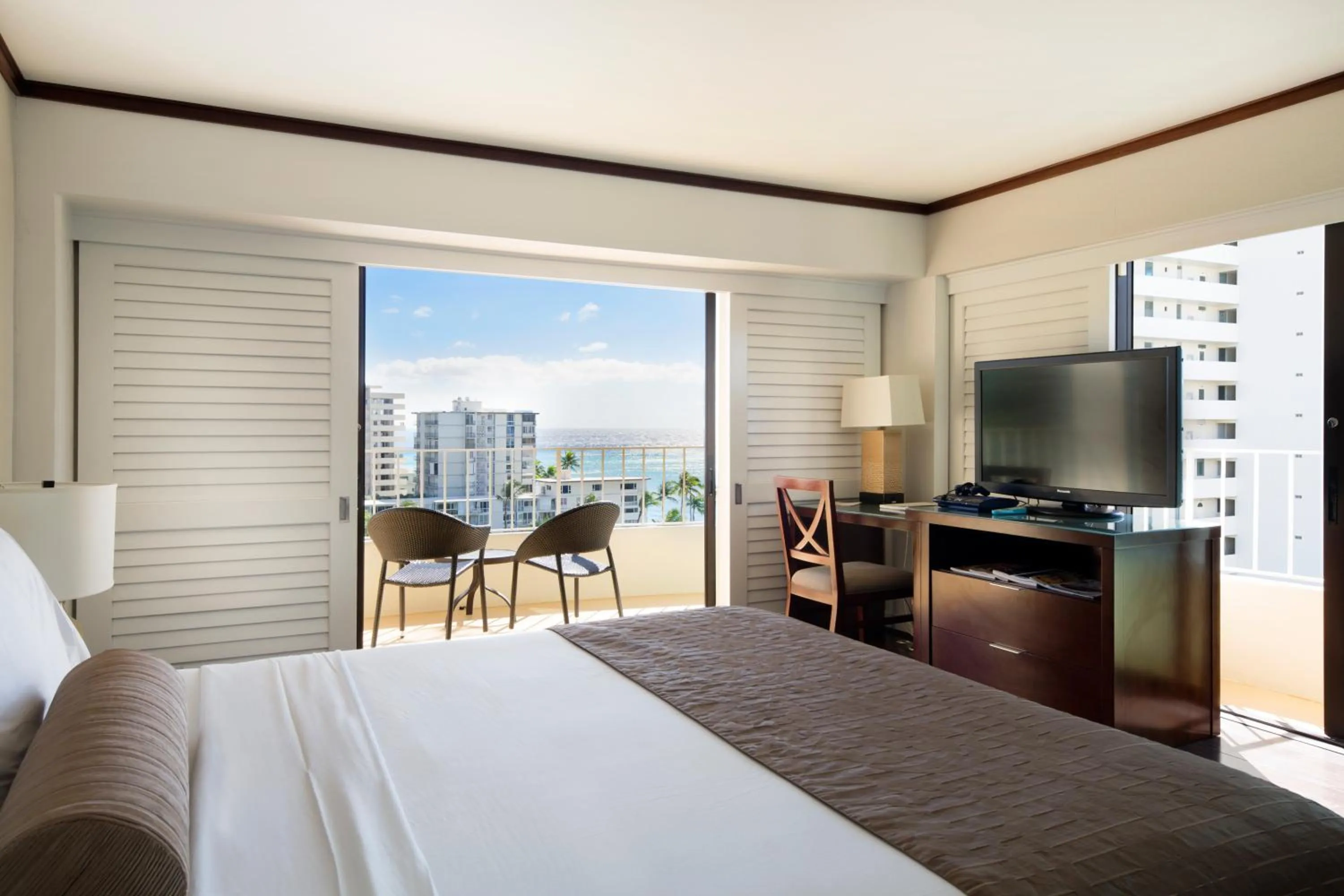 Premium Ocean View King in Lotus Honolulu at Diamond Head