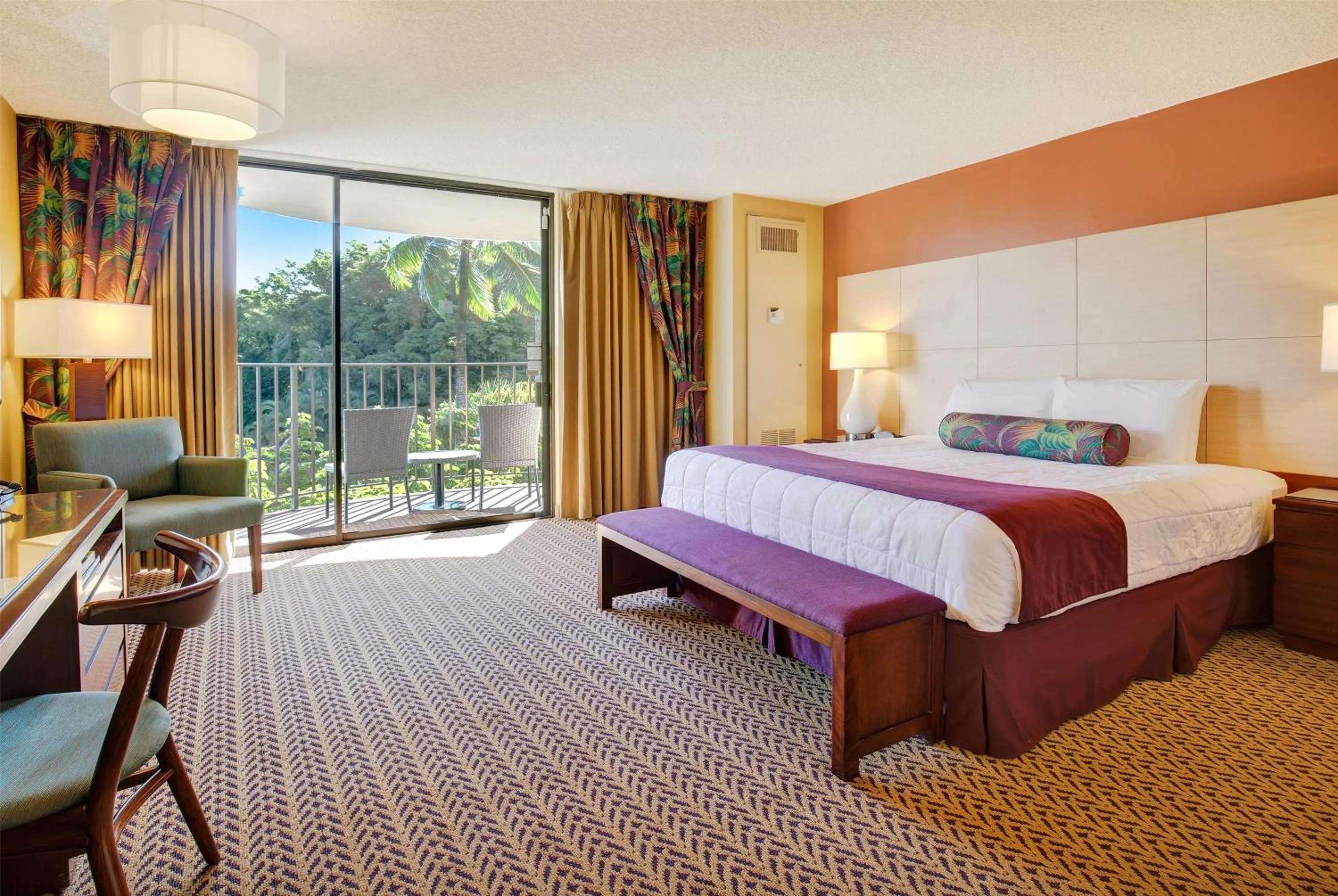 King Room with Roll-In Shower and Banyan View - Mobility/Hearing Access - Non-Smoking in Hilo Hawaiian Hotel, Trademark Collection by Wyndham