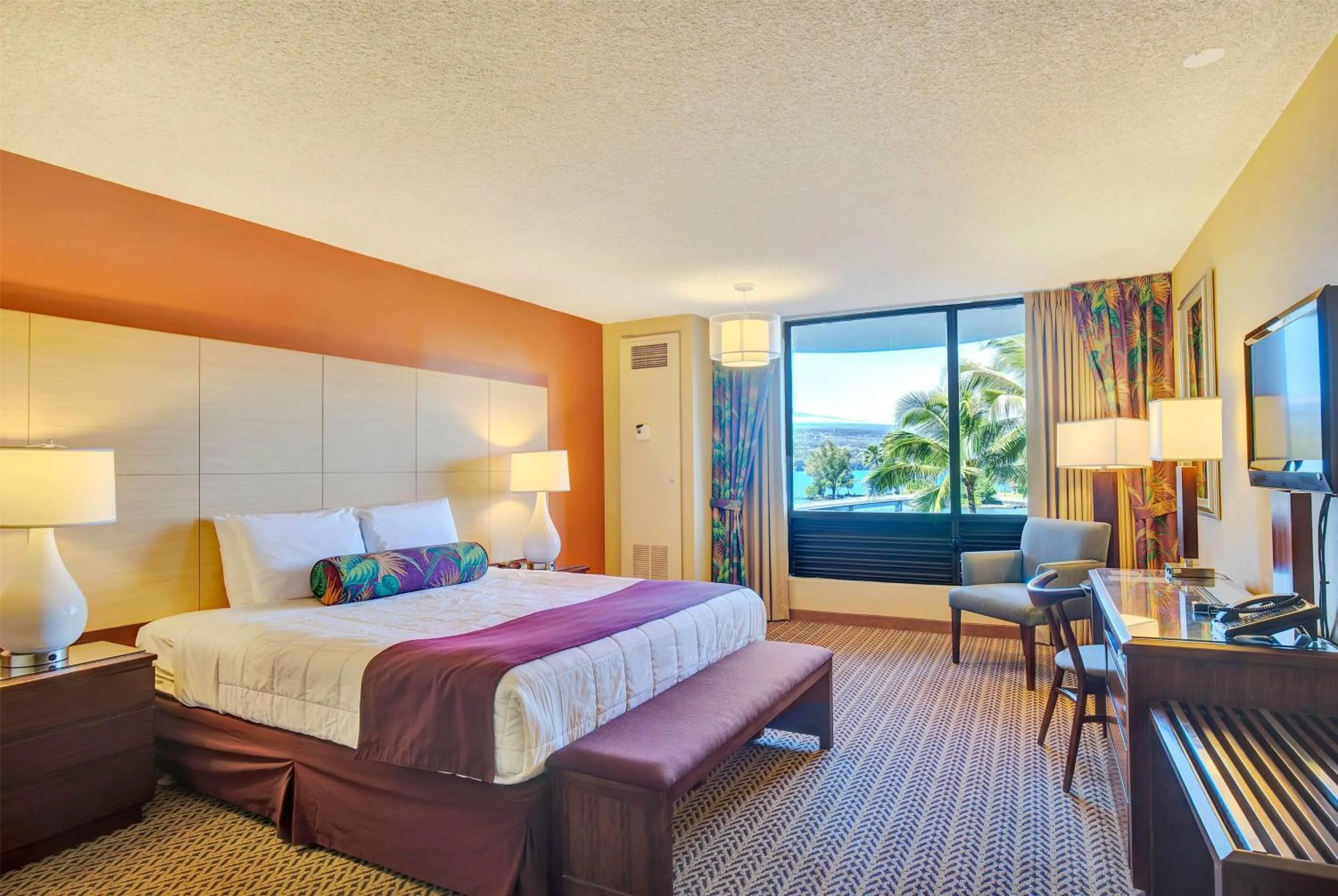King Room with Ocean View - Non-Smoking in Hilo Hawaiian Hotel, Trademark Collection by Wyndham