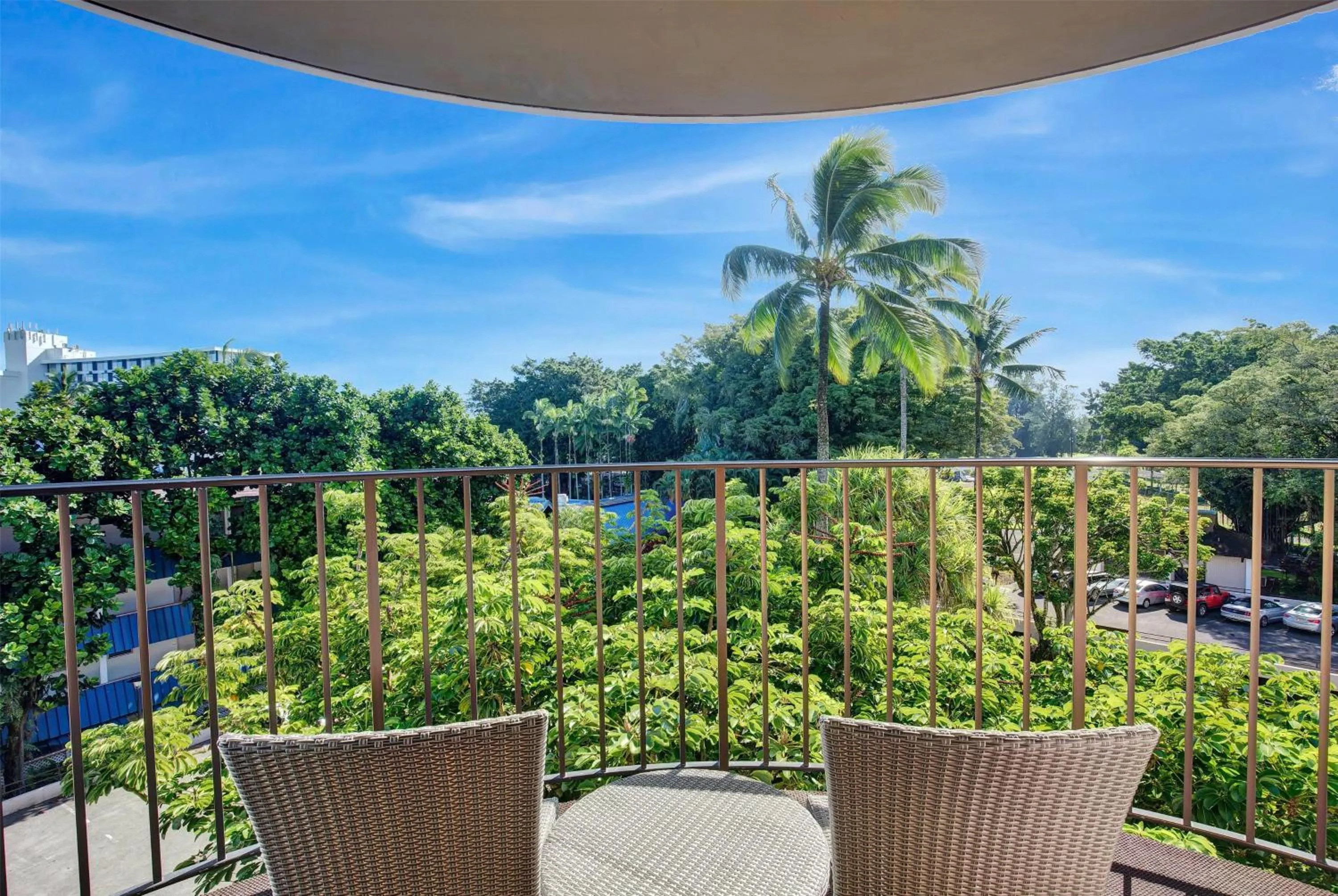 King Room with Banyan View - Non-Smoking in Hilo Hawaiian Hotel, Trademark Collection by Wyndham