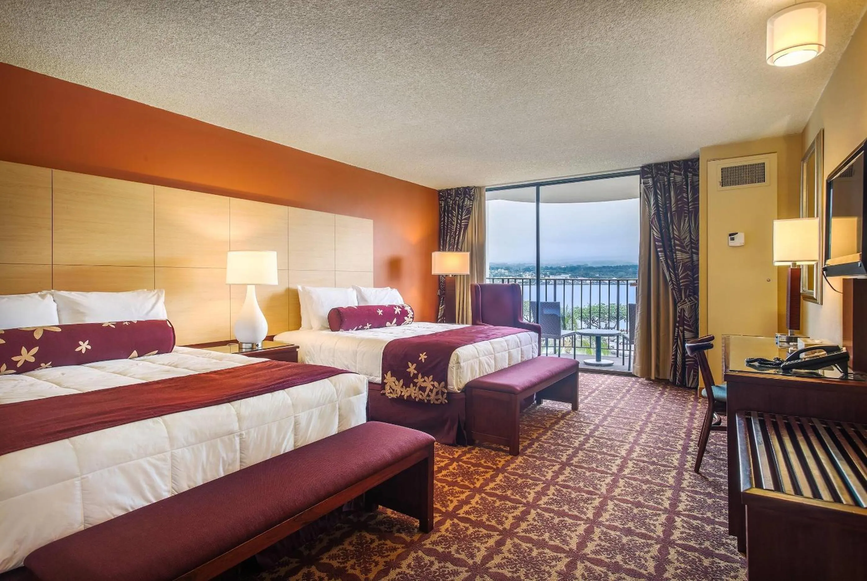 Premium Oceanfront Queen Room with Two Queen Beds - Non-Smoking in Hilo Hawaiian Hotel, Trademark Collection by Wyndham