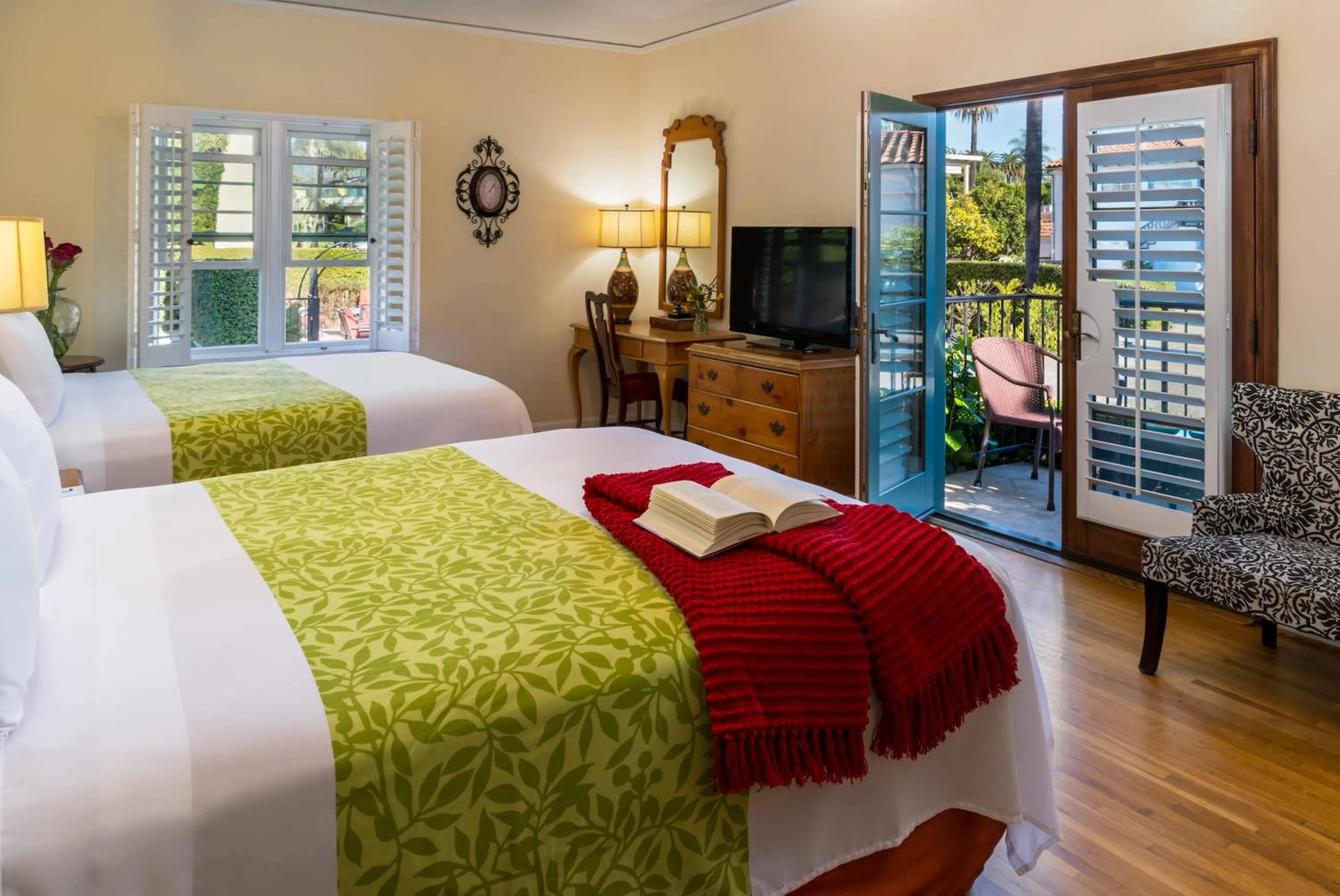 Queen Room with Two Queen Beds in The Eagle Inn