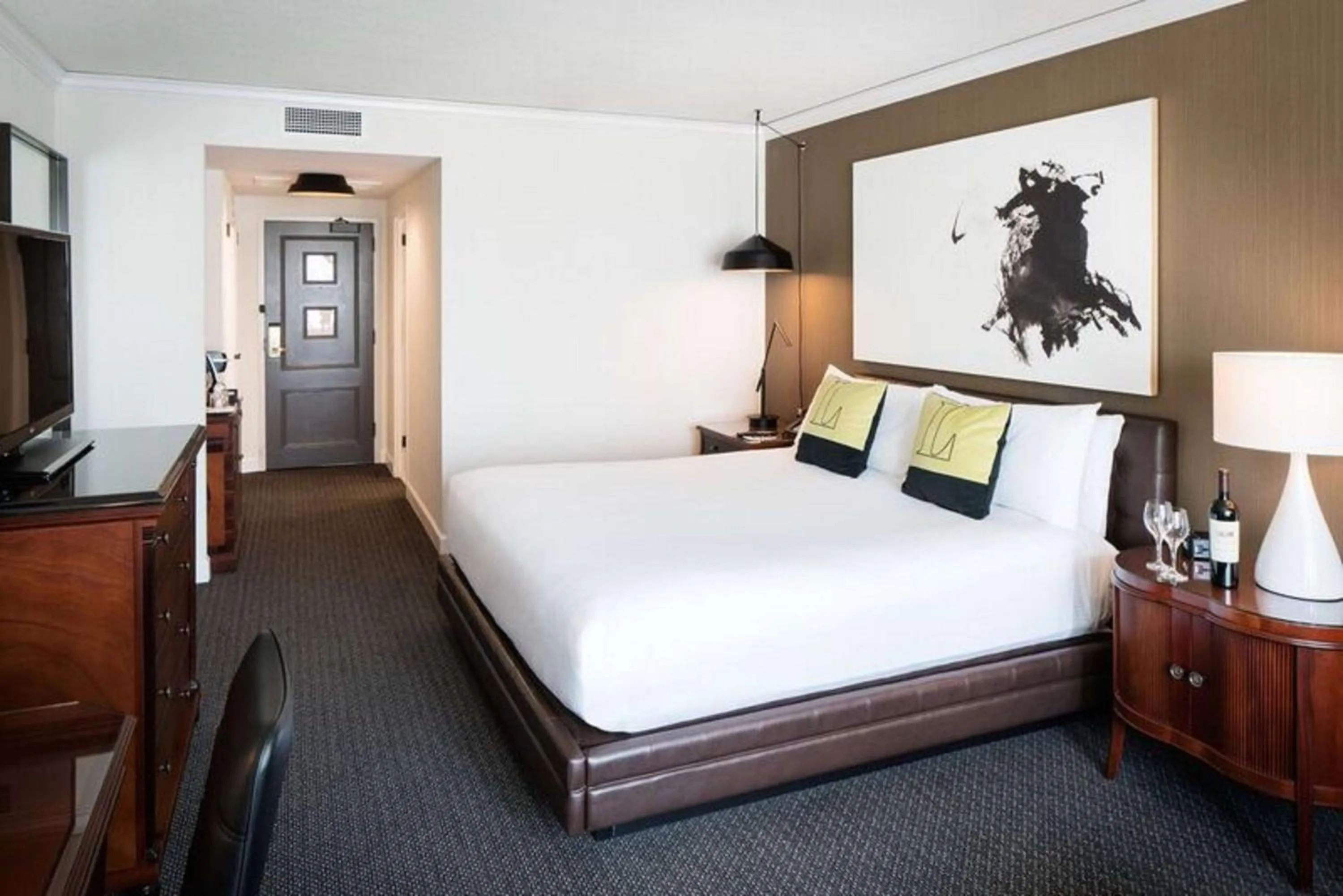 King Room - Hearing Access in The Logan Philadelphia, Curio Collection by Hilton